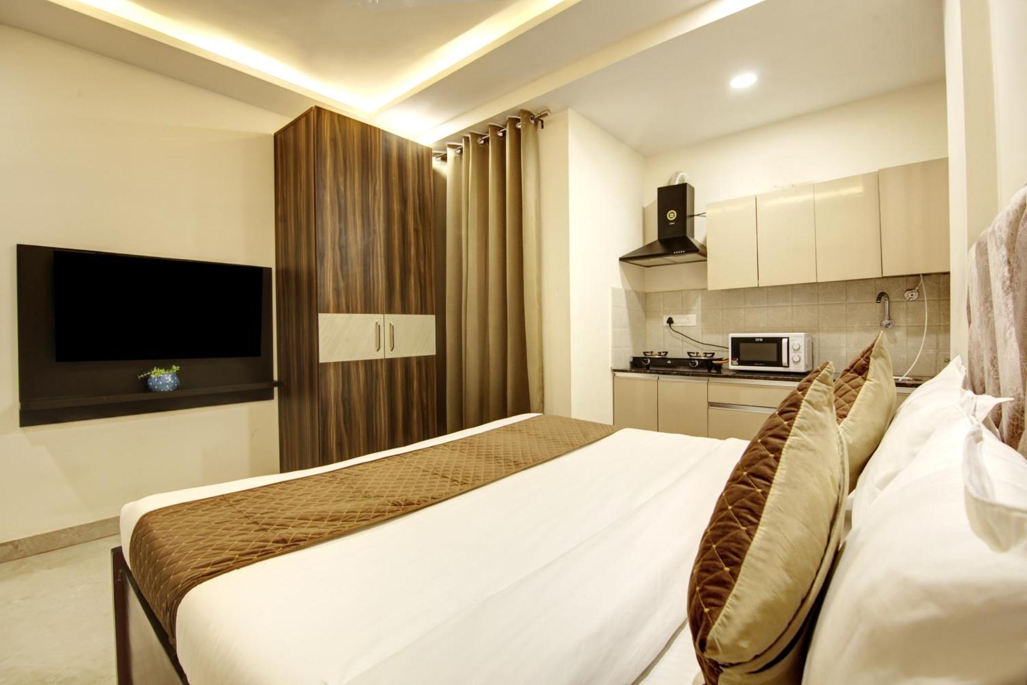 Apartment Limewood 1bhk Near Huda Metro And Fortis Hospital