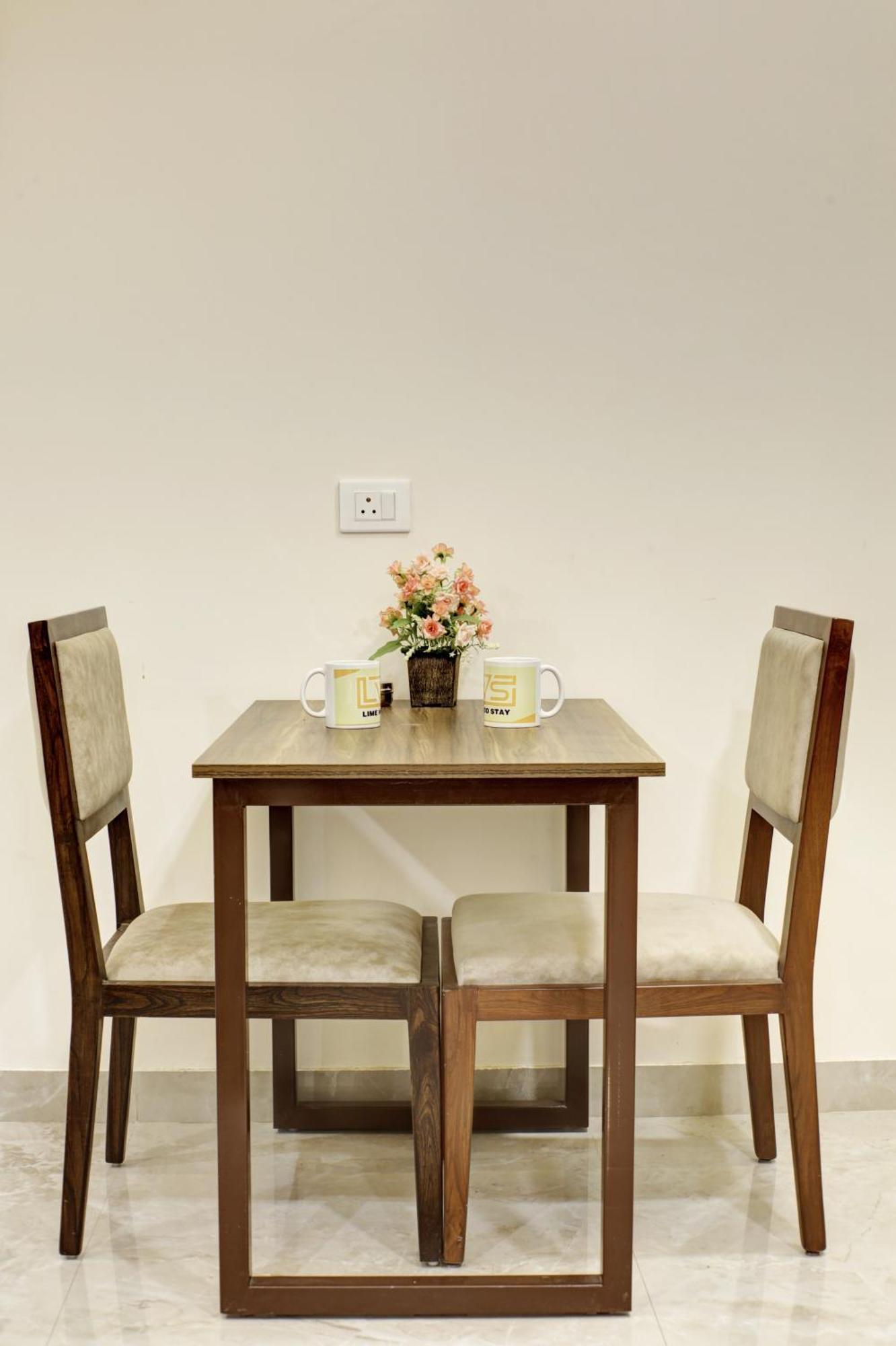Limewood 1bhk Near Huda Metro And Fortis Hospital * Gurgaon
