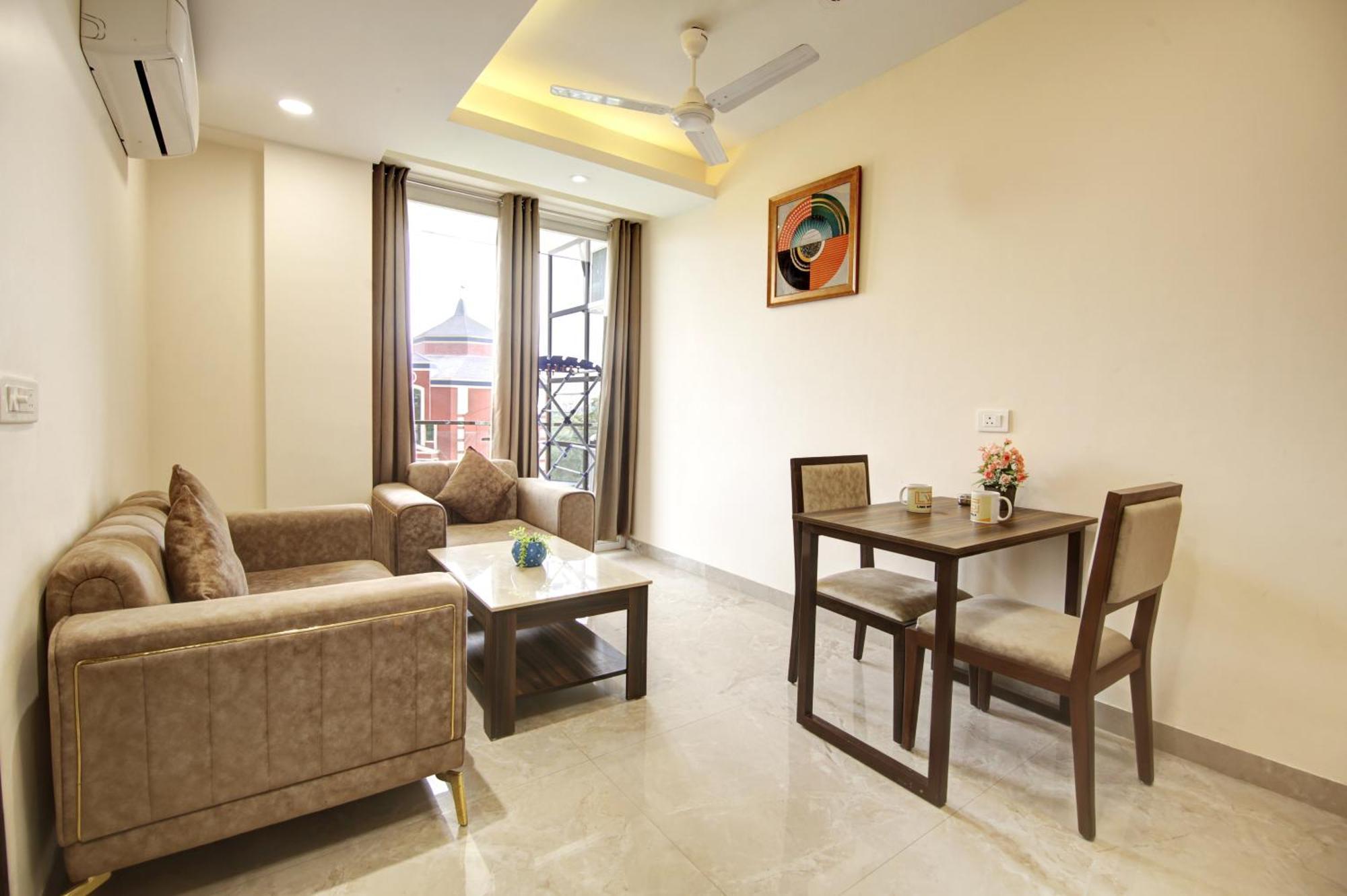 Apartment Limewood 1bhk Near Huda Metro And Fortis Hospital *