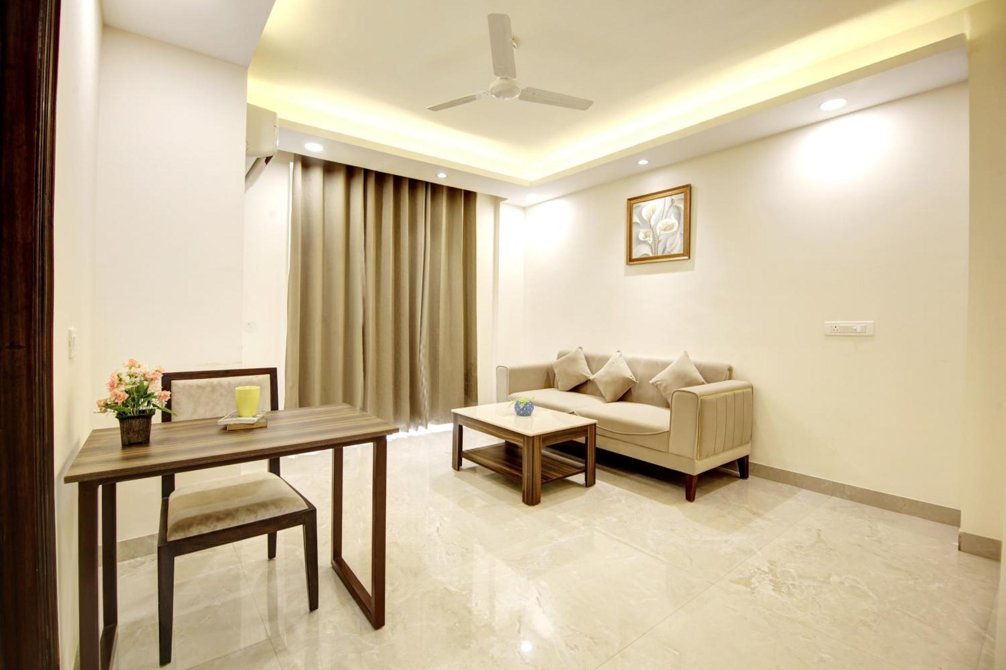 Limewood 1bhk Near Huda Metro And Fortis Hospital