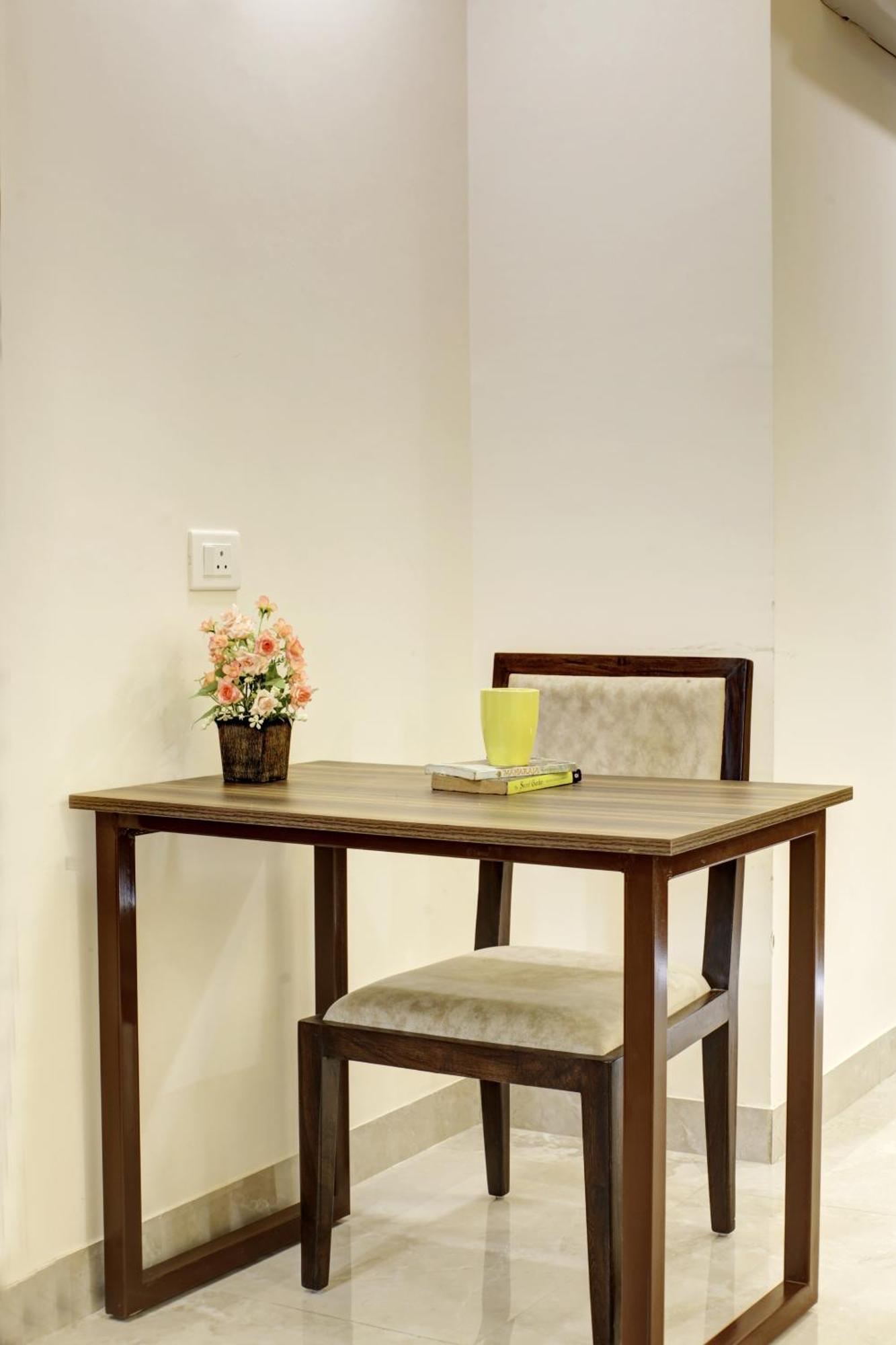 Limewood 1bhk Near Huda Metro And Fortis Hospital Apartment Gurgaon