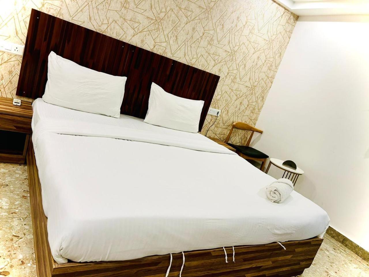 Elite 53 - Golf Course Road 3*
