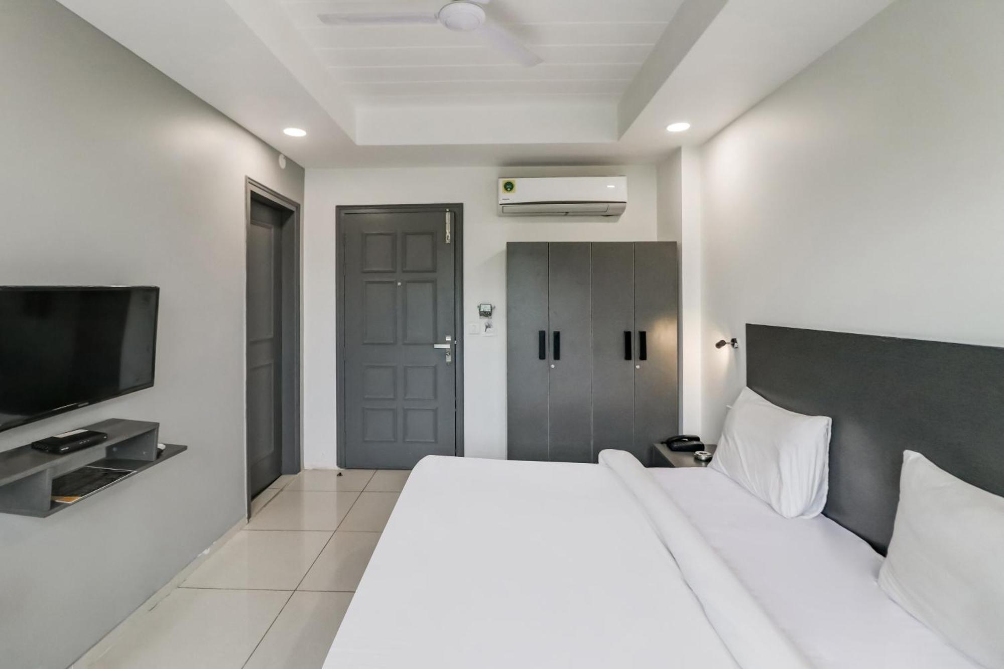 Townhouse South 2 Sector 49 Hotel