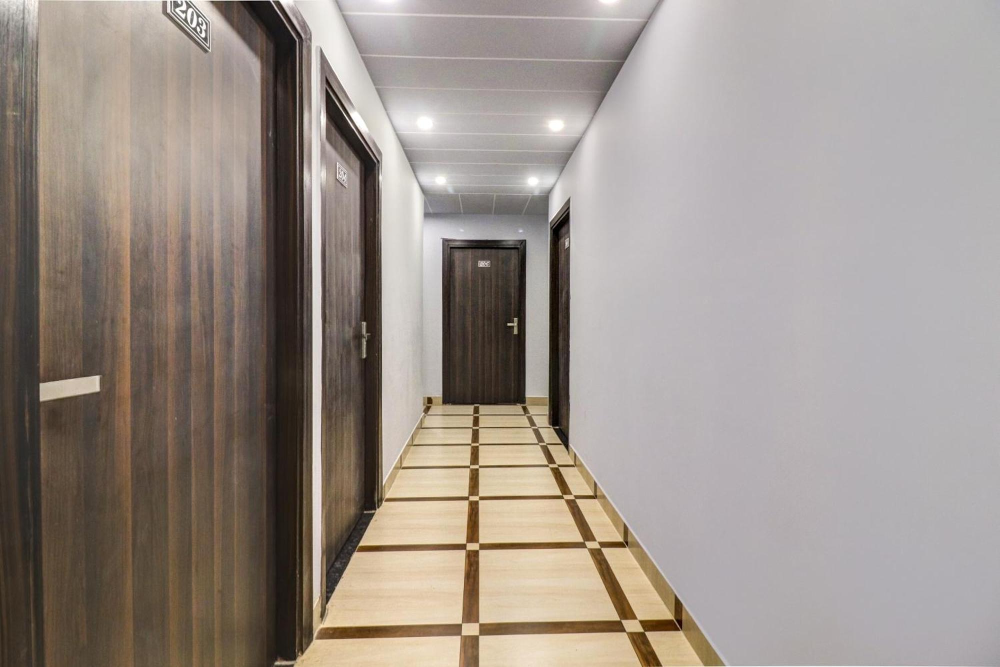 O Rk Residency Hotel 4*