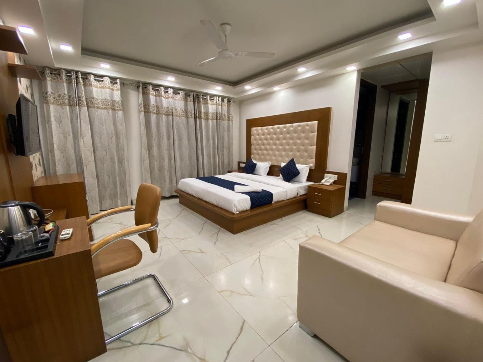 Hotel Leaf 9 Boutique, Near Golf Course Road And Galleria Market 3*