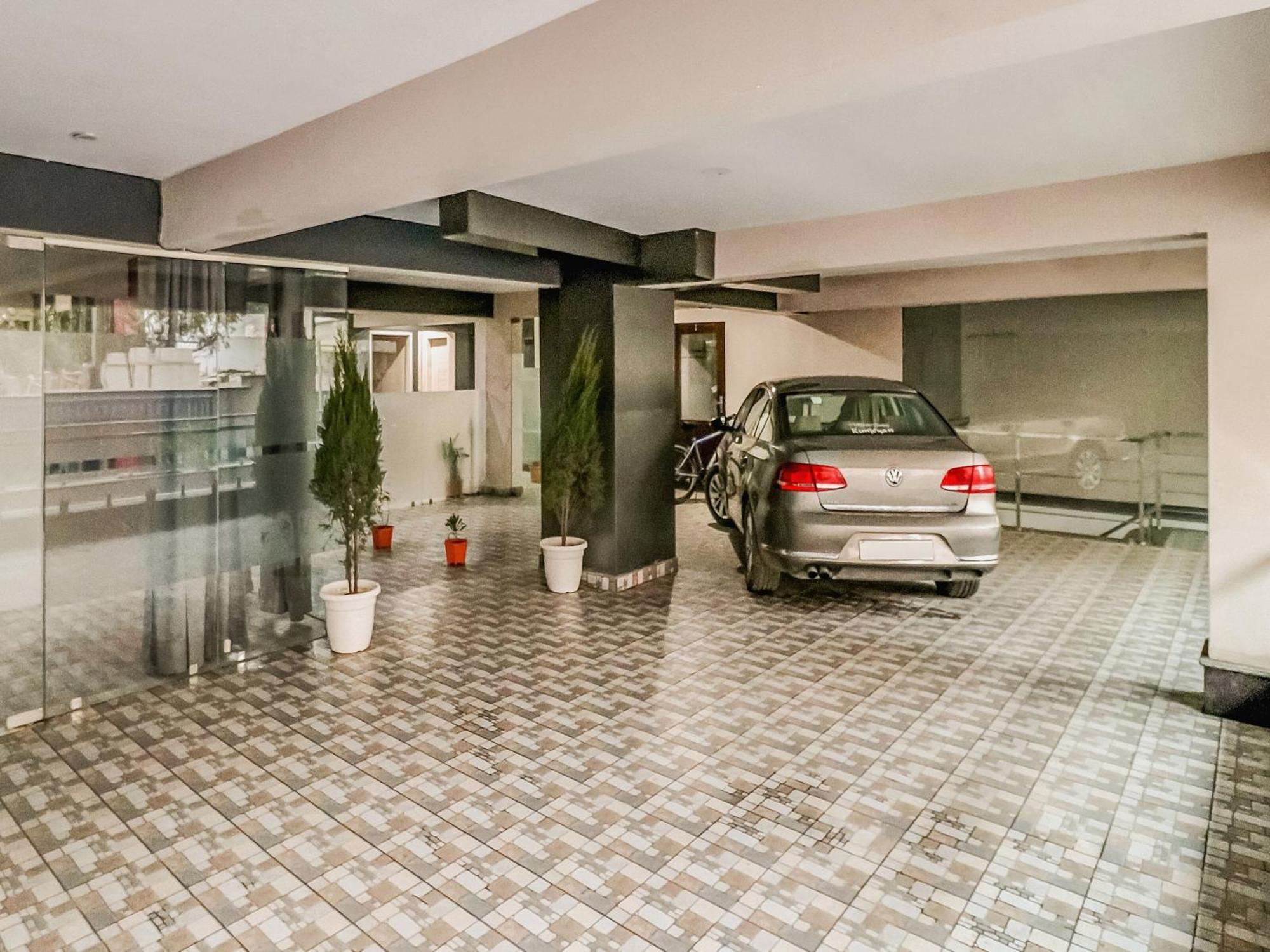 Townhouse Skylight Near Medanta Hospital Hotel Gurgaon