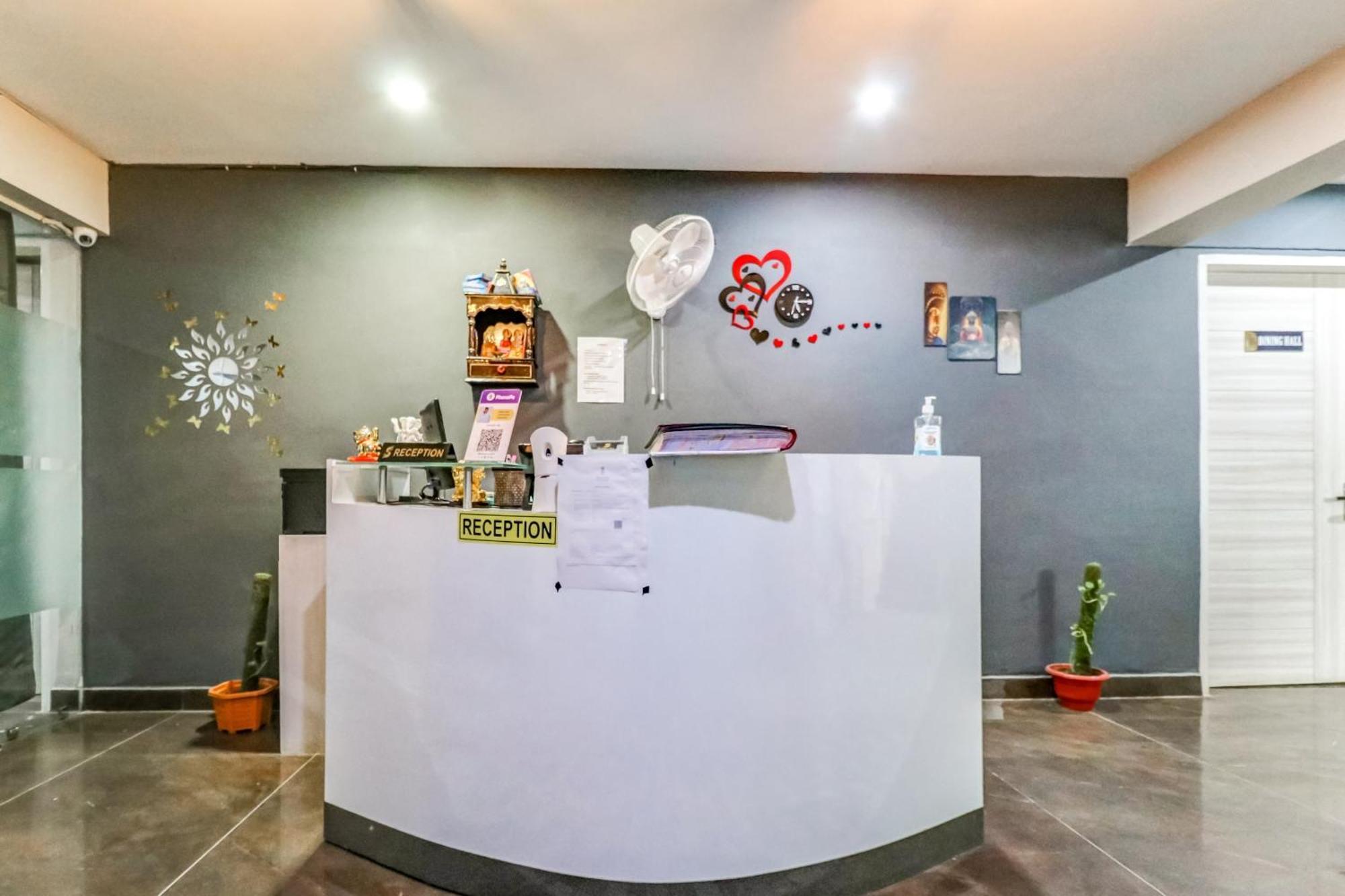 Hotel Townhouse Skylight Near Medanta Hospital Gurgaon