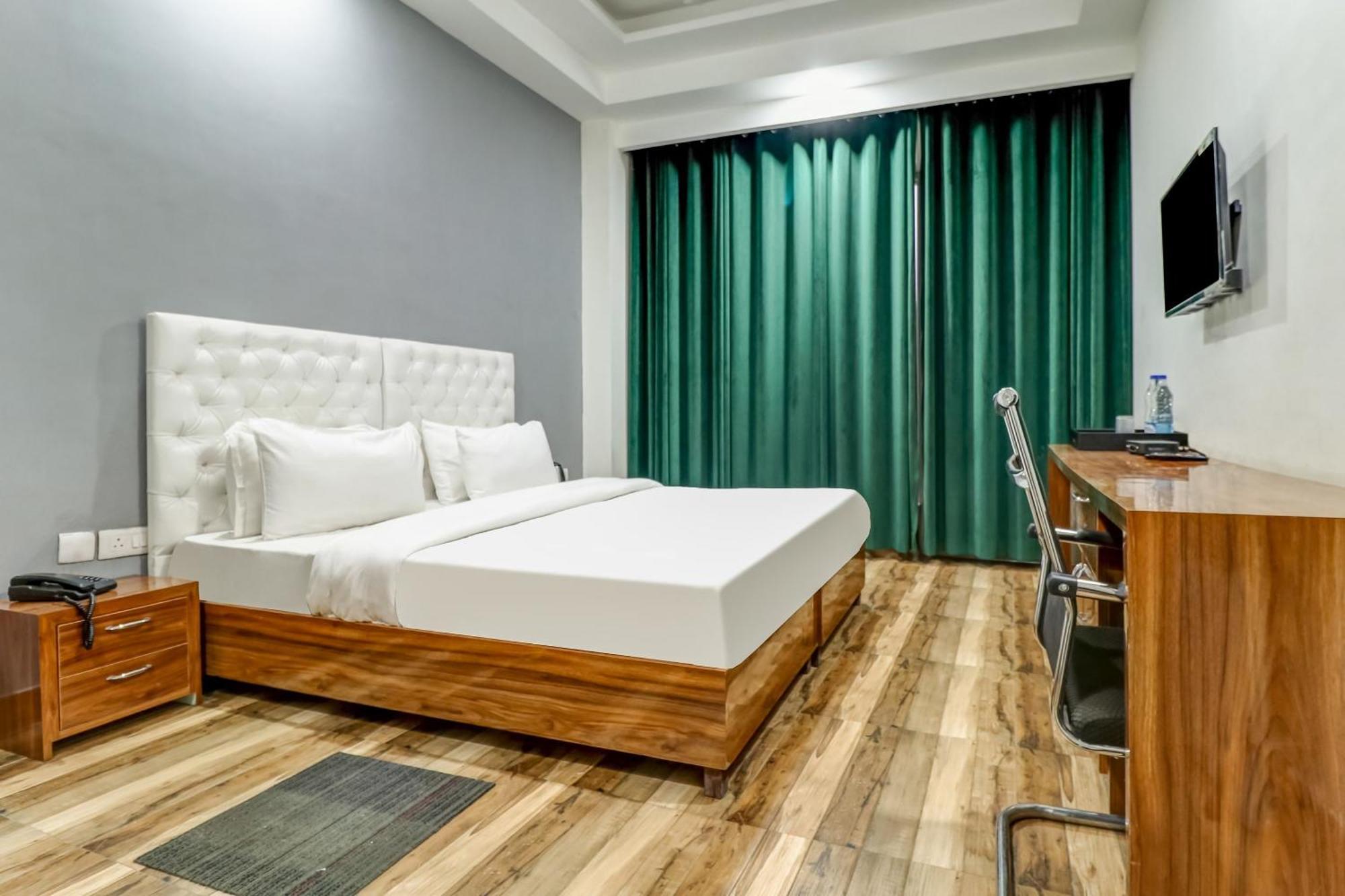 Townhouse Skylight Near Medanta Hospital 3* Gurgaon