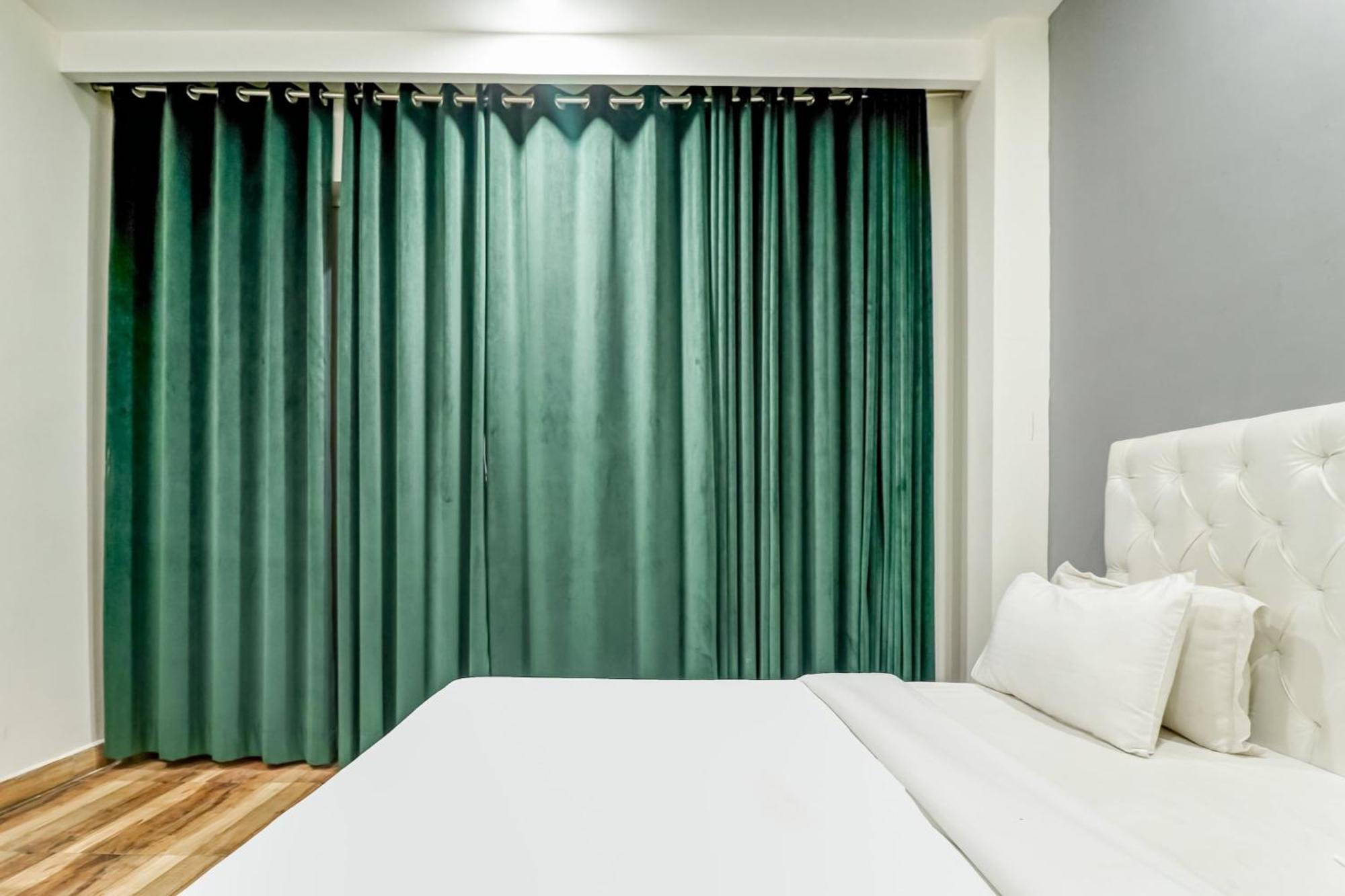 Townhouse Skylight Near Medanta Hospital Hotel Gurgaon