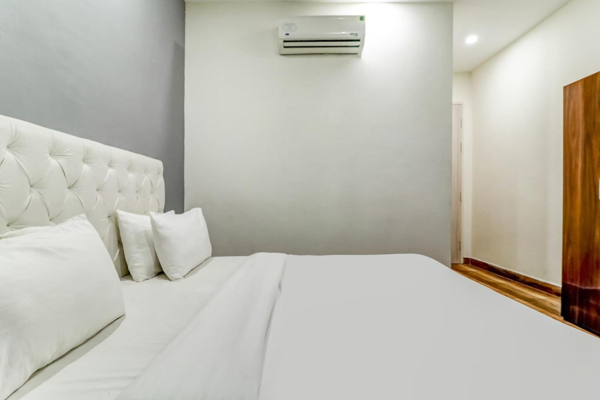 Townhouse Skylight Near Medanta Hospital Hotel 3*