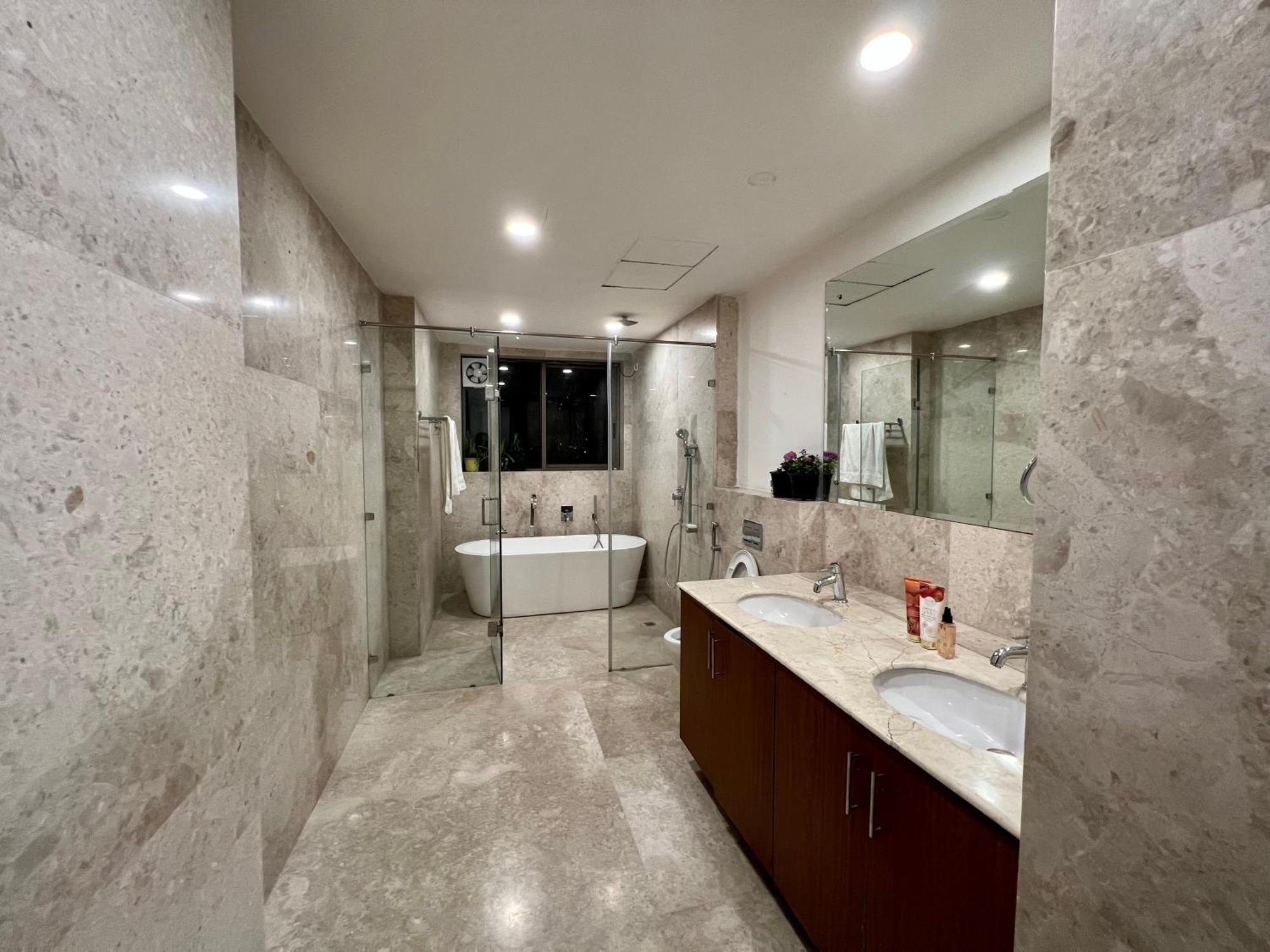 Aparthotel Luxury Master Bedroom With Bathtub On Golf Course Road Gurgaon