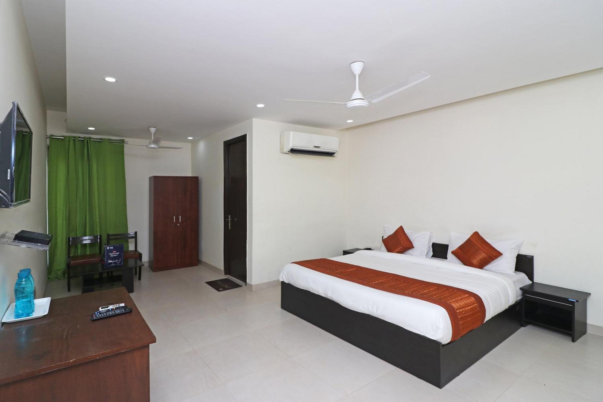Oyo The Am-bliss Hotel 3*