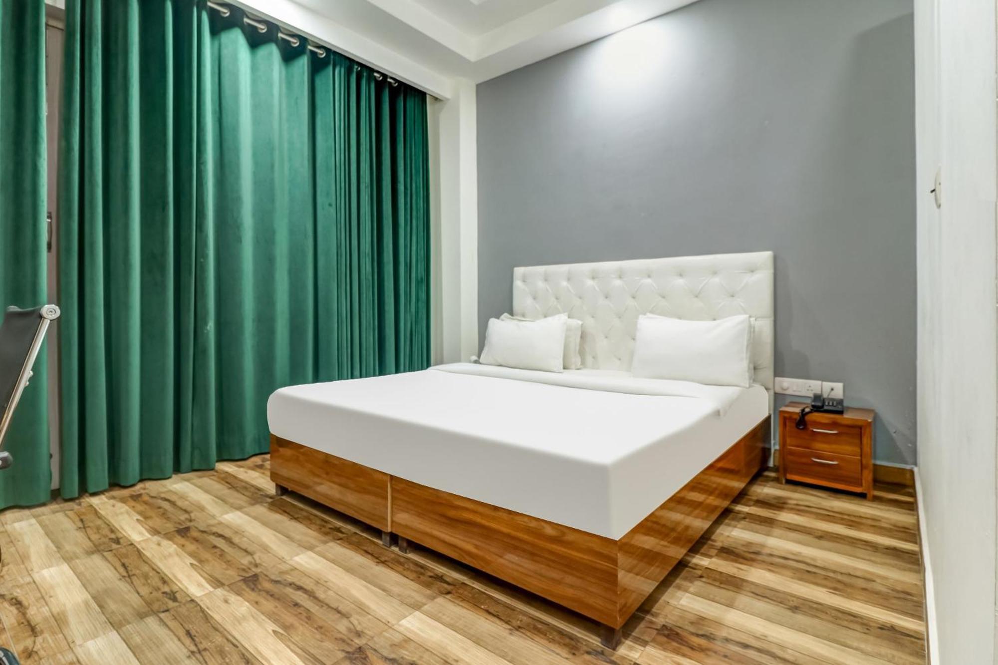 Townhouse Skylight Near Medanta Hospital 3*