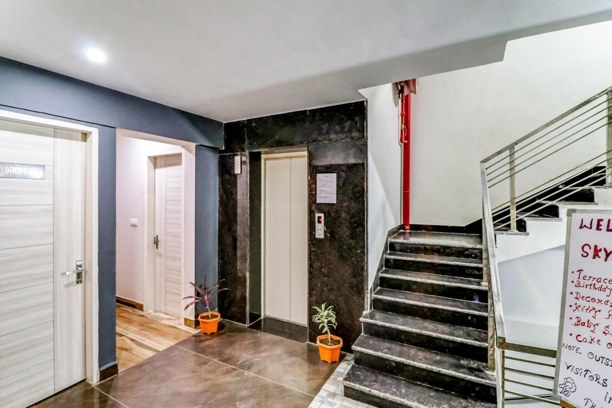 Hotel Townhouse Skylight Near Medanta Hospital Gurgaon