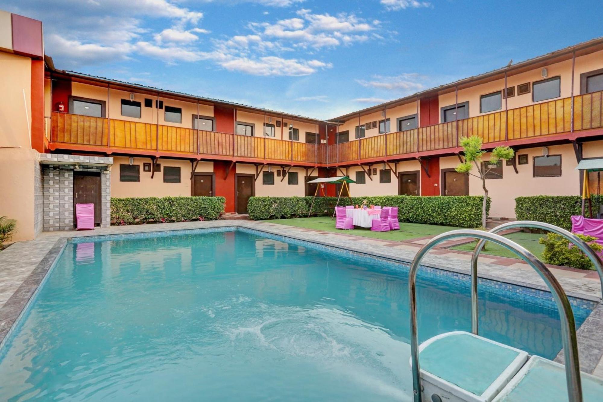 Resort Palette - Jps Residency 3*