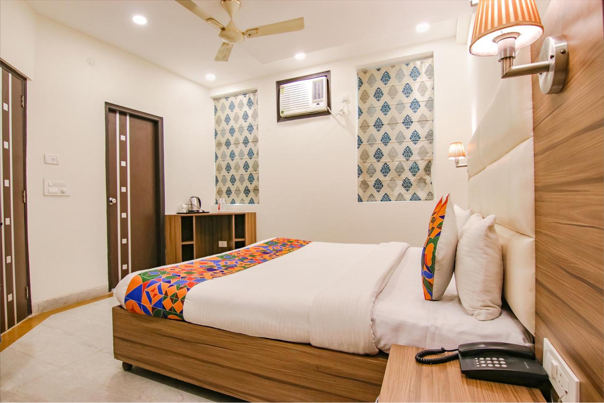 Leaf 9, Cyber Near Ambience Mall 3* Gurgaon
