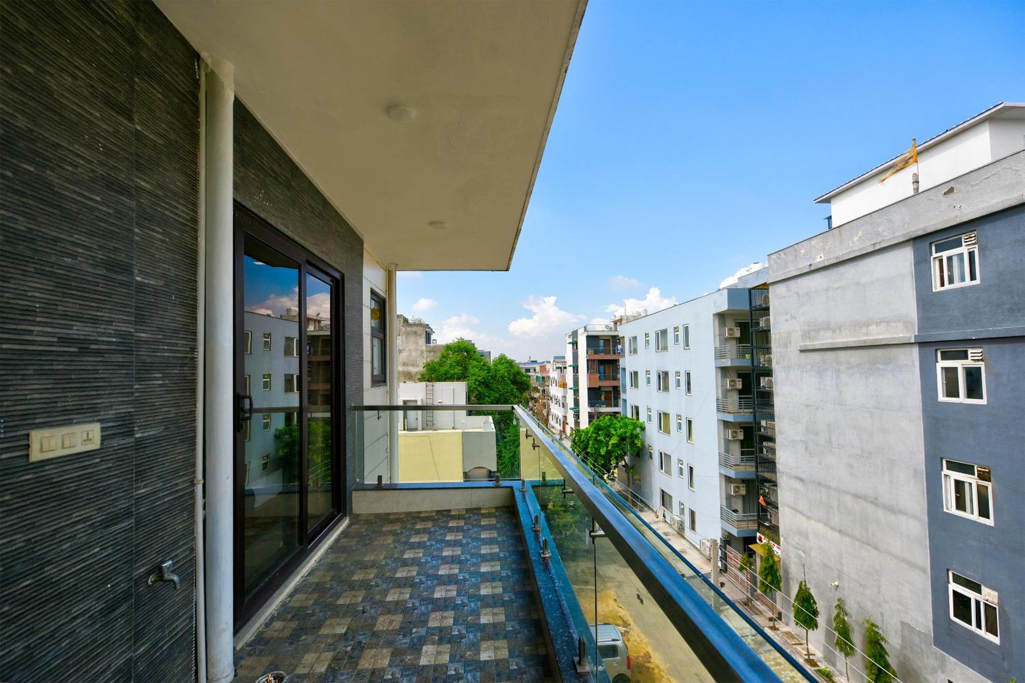 Hotel Leaf 9 Boutique, Near Golf Course Road And Galleria Market