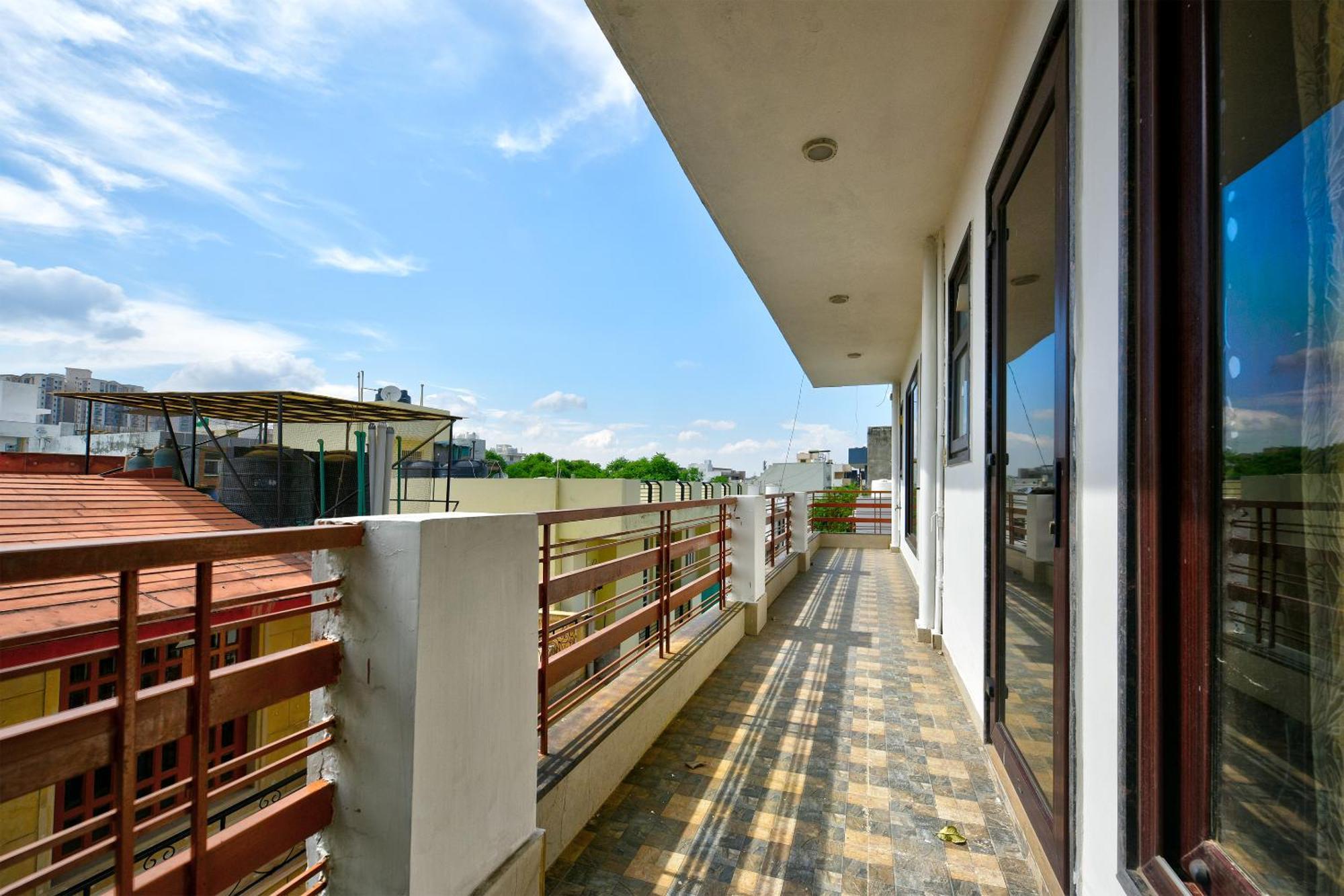 Leaf 9 Boutique, Near Golf Course Road And Galleria Market Hotel 3*