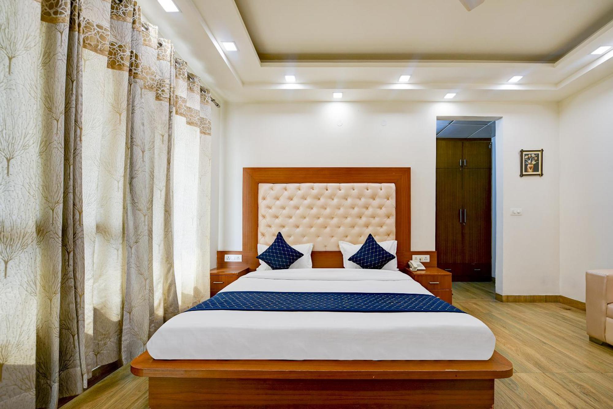 Leaf 9 Boutique, Near Golf Course Road And Galleria Market Hotel 3*