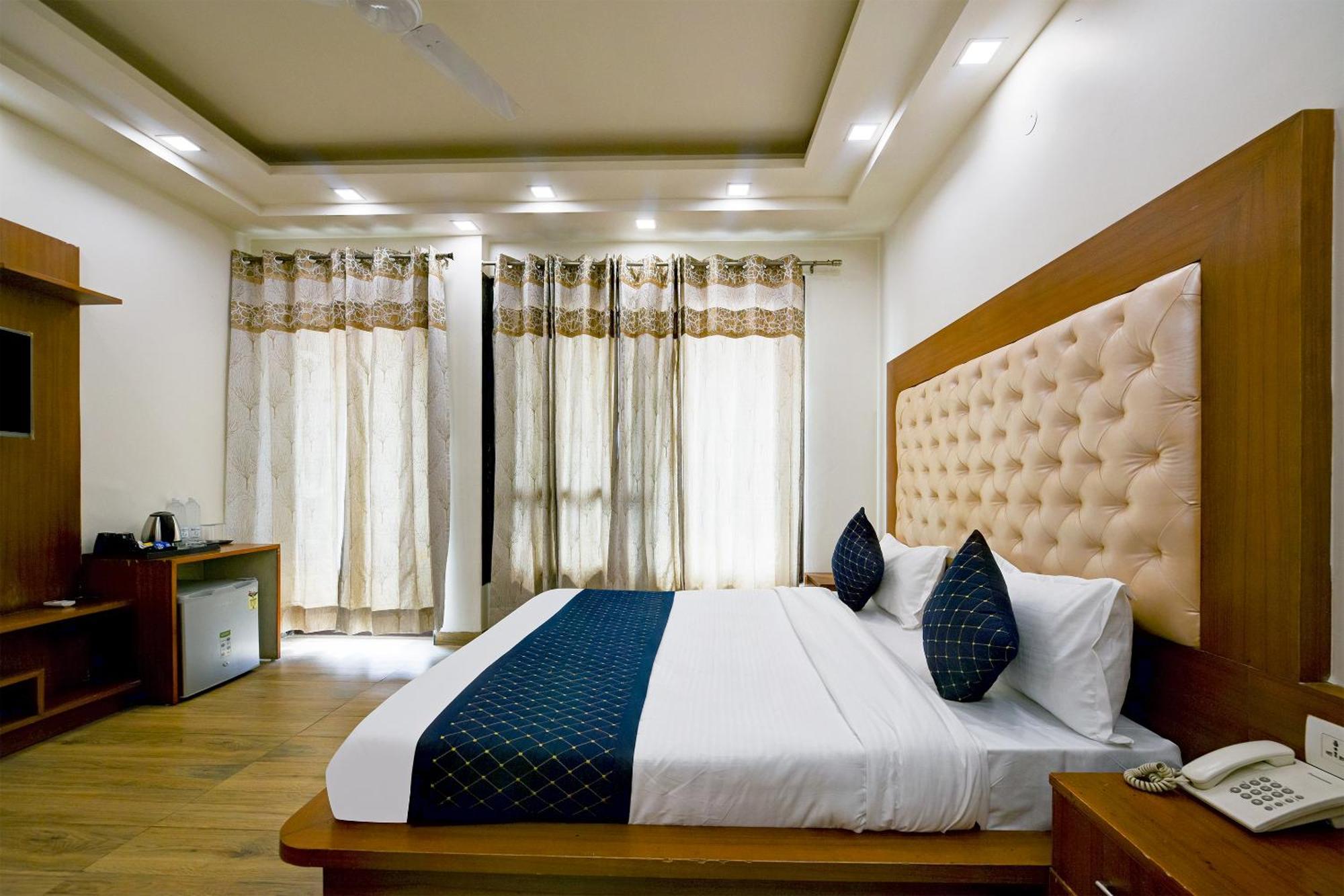 Leaf 9 Boutique, Near Golf Course Road And Galleria Market Hotel Gurgaon