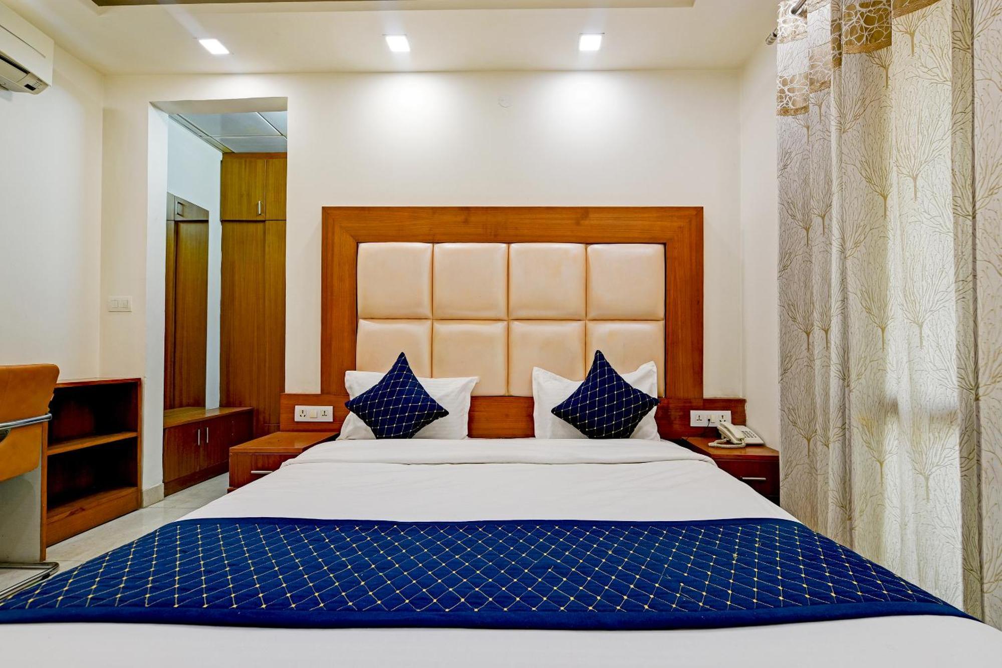 Leaf 9 Boutique, Near Golf Course Road And Galleria Market 3*
