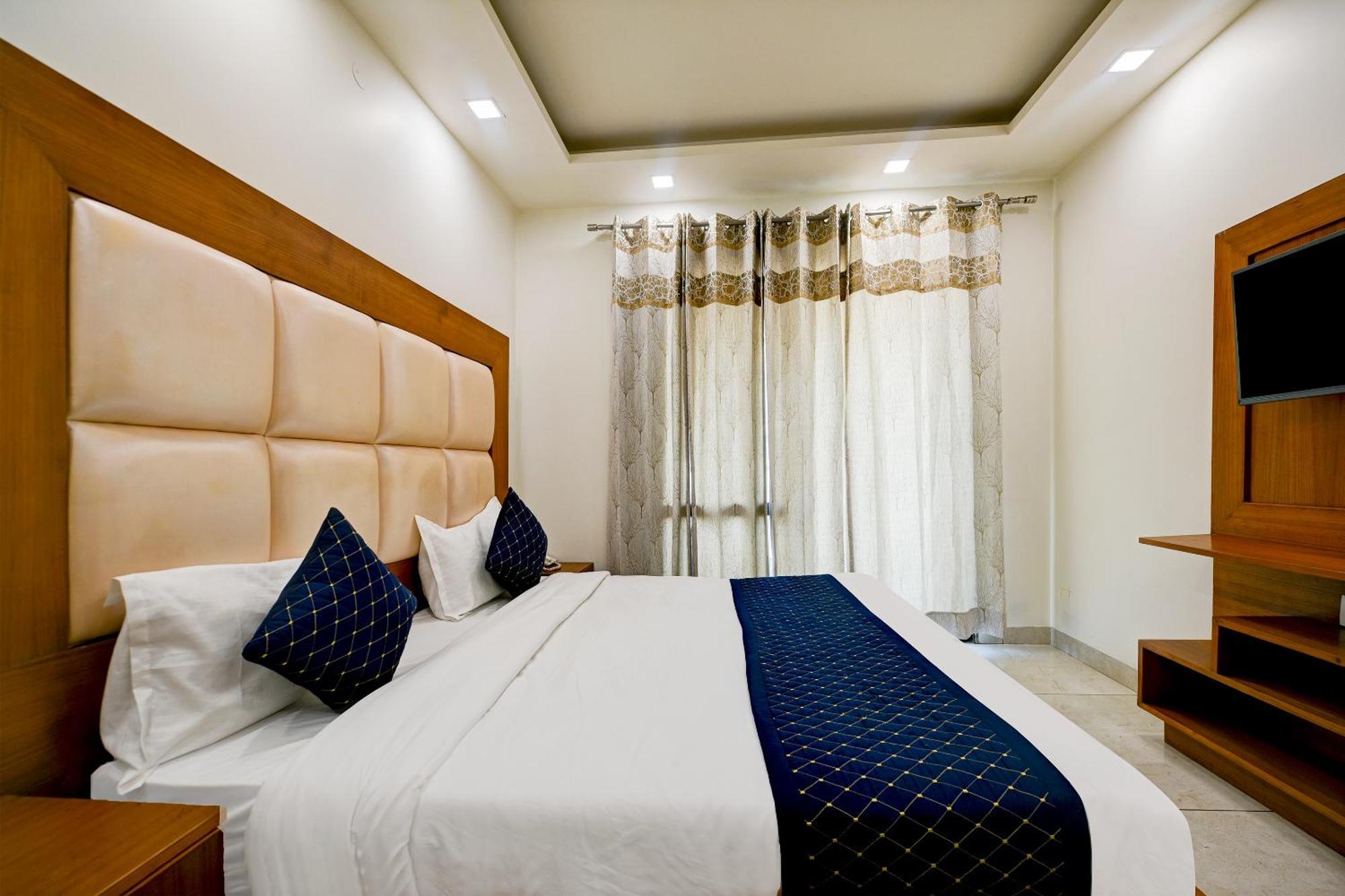Leaf 9 Boutique, Near Golf Course Road And Galleria Market Hotel
