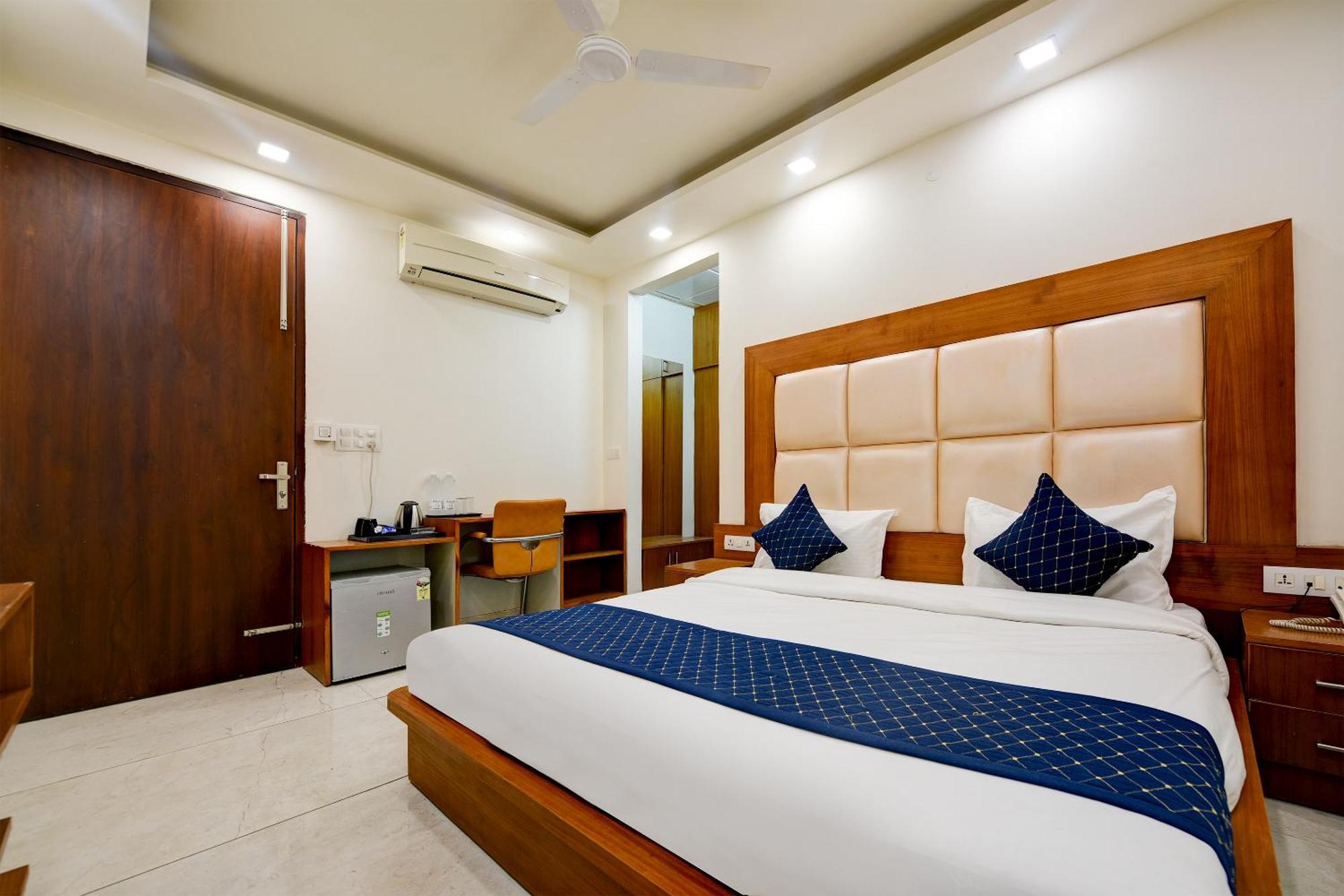 Leaf 9 Boutique, Near Golf Course Road And Galleria Market 3*
