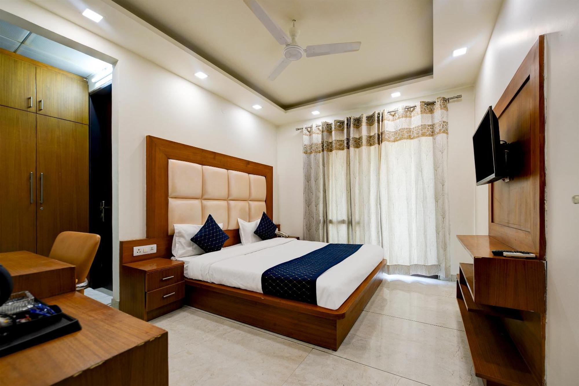 Leaf 9 Boutique, Near Golf Course Road And Galleria Market Hotel 3*