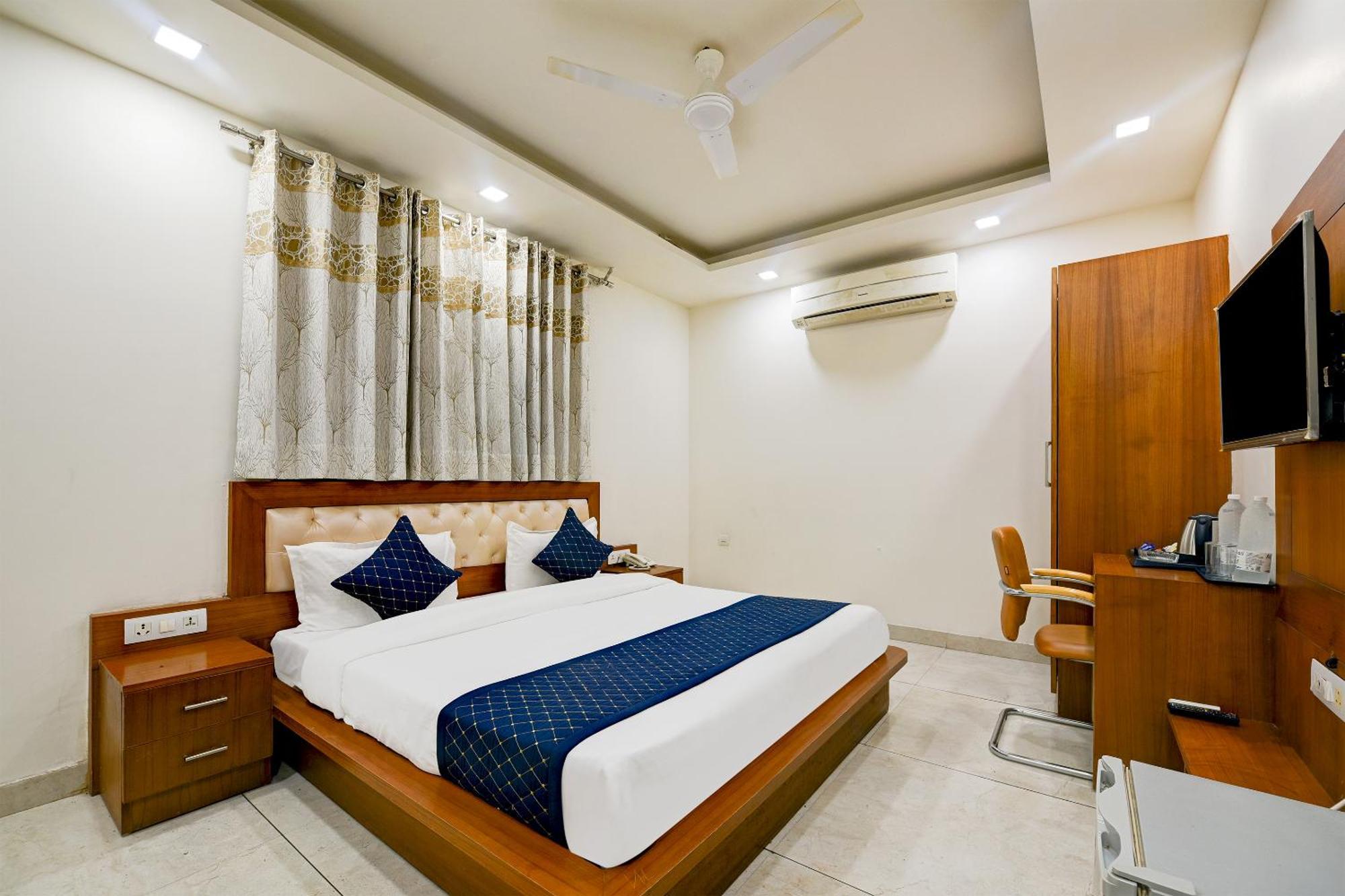 Hotel Leaf 9 Boutique, Near Golf Course Road And Galleria Market Gurgaon