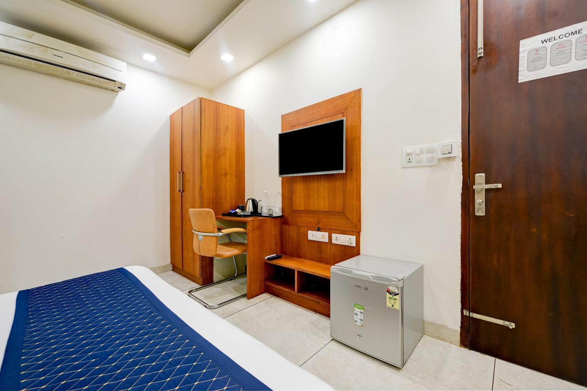 Leaf 9 Boutique, Near Golf Course Road And Galleria Market 3*