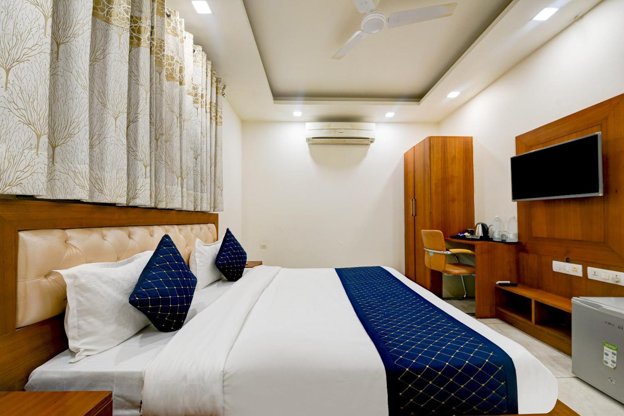 Hotel Leaf 9 Boutique, Near Golf Course Road And Galleria Market