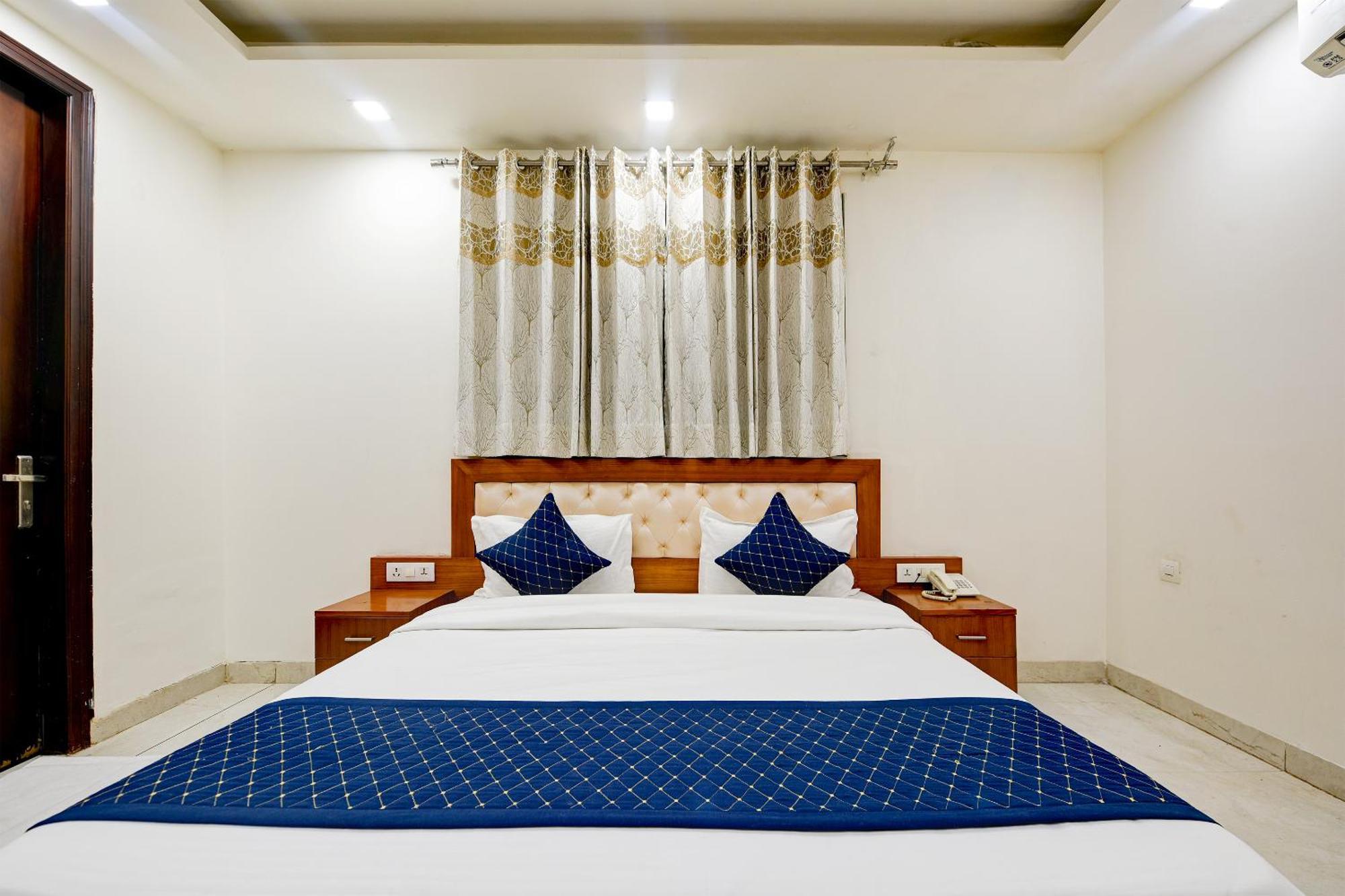 Leaf 9 Boutique, Near Golf Course Road And Galleria Market Hotel 3*