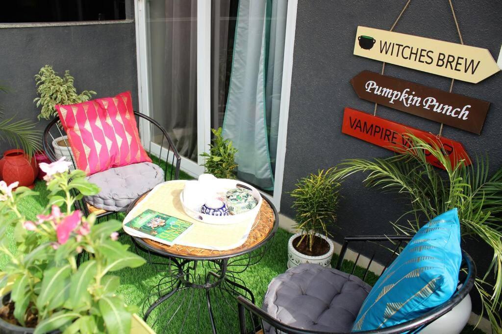 Zaniah - 1bhk, 2 Balconies, Free Parking & Wi-fi * Gurgaon