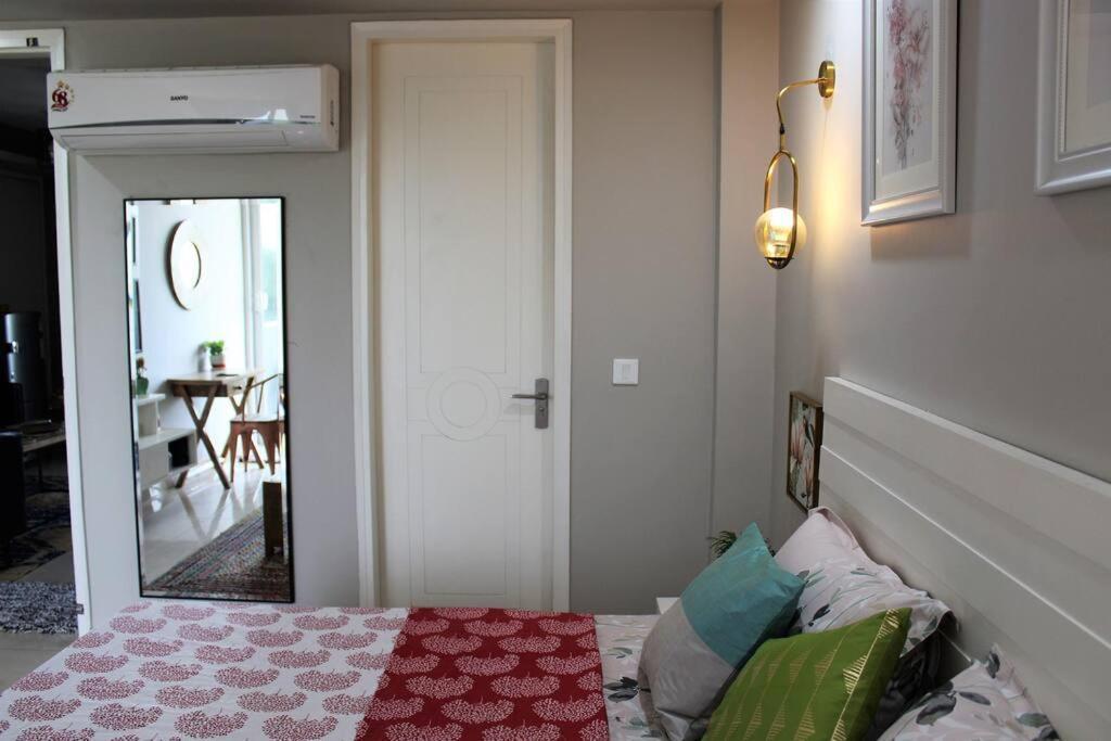 Zaniah - 1bhk, 2 Balconies, Free Parking & Wi-fi Apartment *