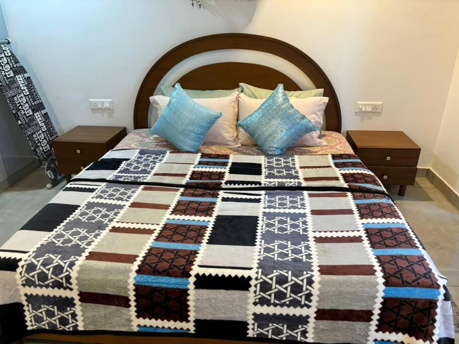 Erik - Apt, Free Parking & Wi-fi Apartment Gurgaon