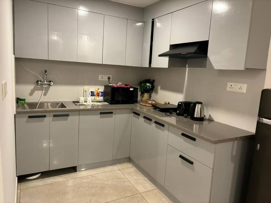 Apartment Erik - Apt, Free Parking & Wi-fi Gurgaon
