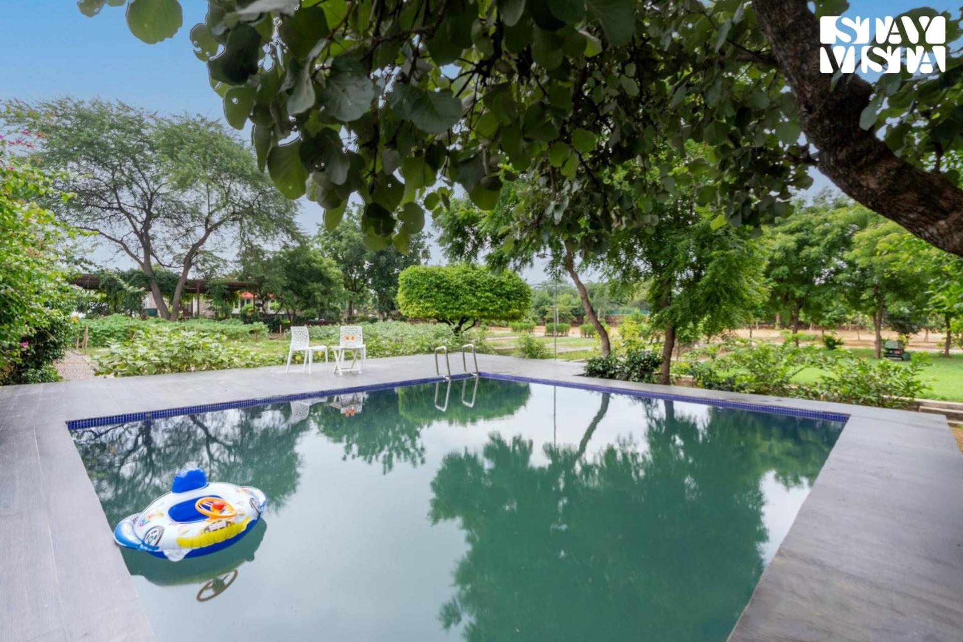 Stayvista's Glasshouse: Orchard With Pool And Relaxation Villa Gurgaon