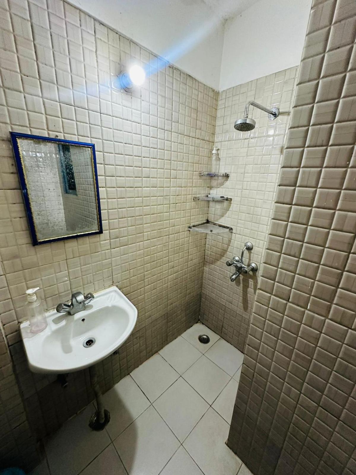 Tiddly Guest house Gurgaon