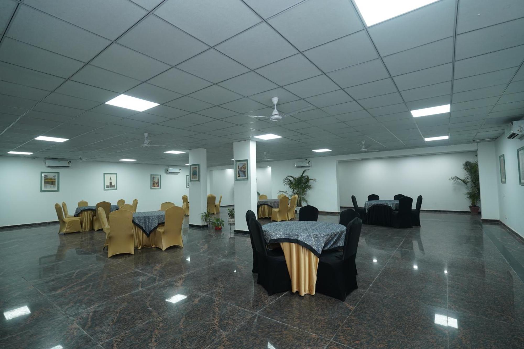 Hotel Posh Garden Artemis Hospital Road 4*