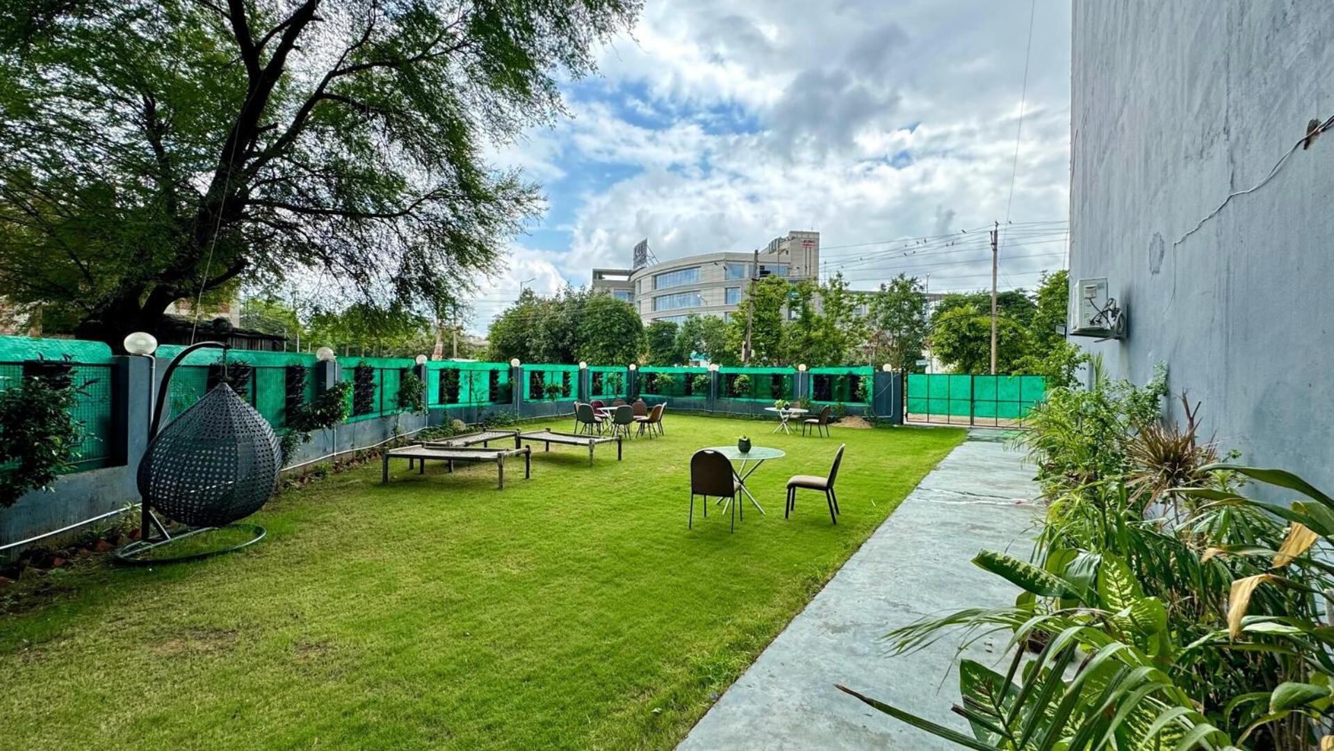 Hotel Posh Garden Artemis Hospital Road 4*