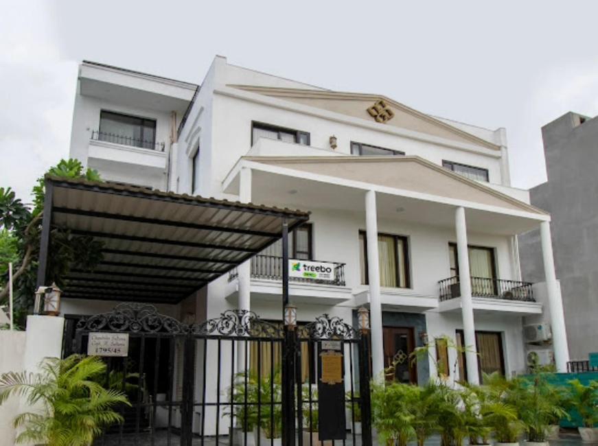 Imperial Park Sector 45 Hotel