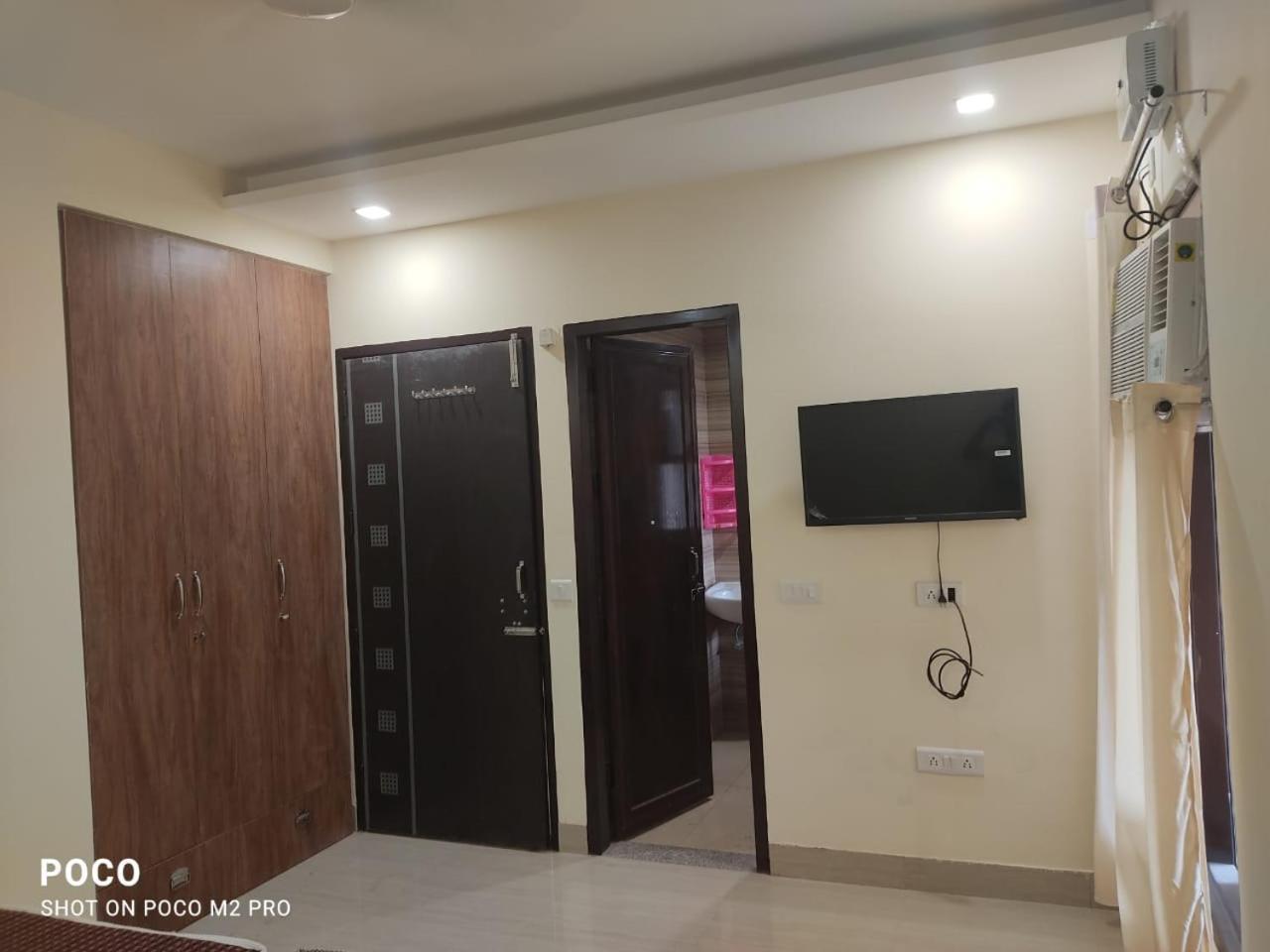 Hostel White House -mg Road, Gurugram Gurgaon