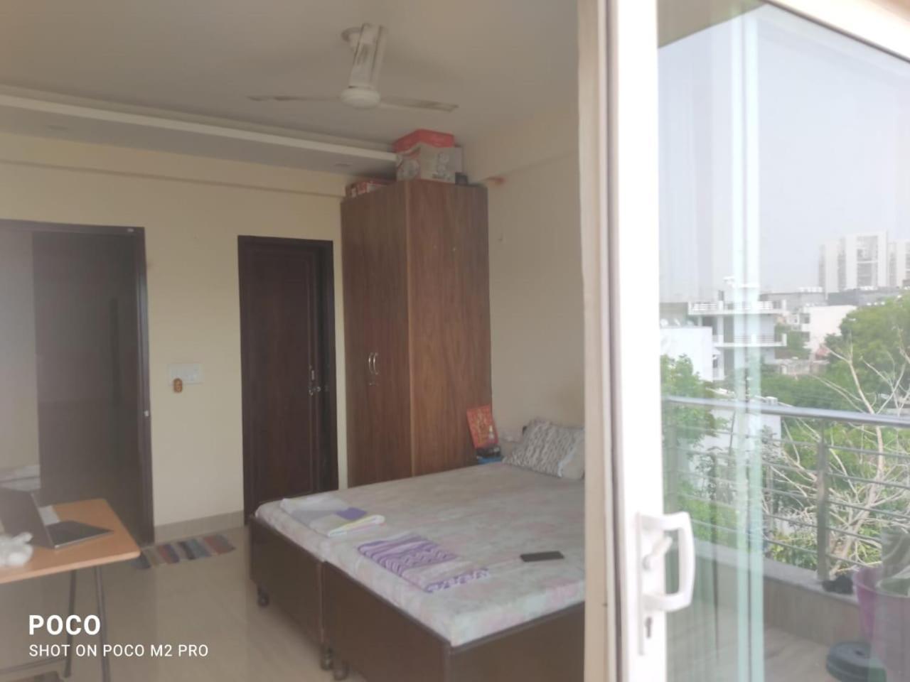Hostel White House -mg Road, Gurugram *