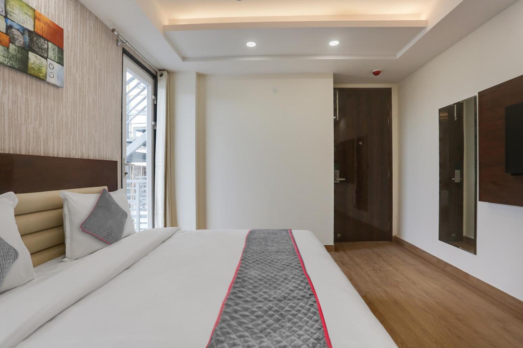 Townhouse The Adore 3*