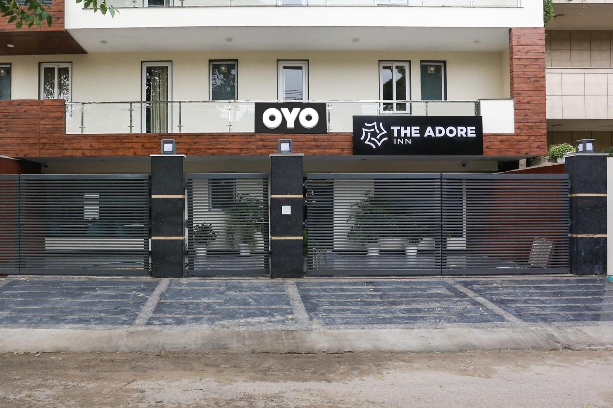 Townhouse The Adore Hotel