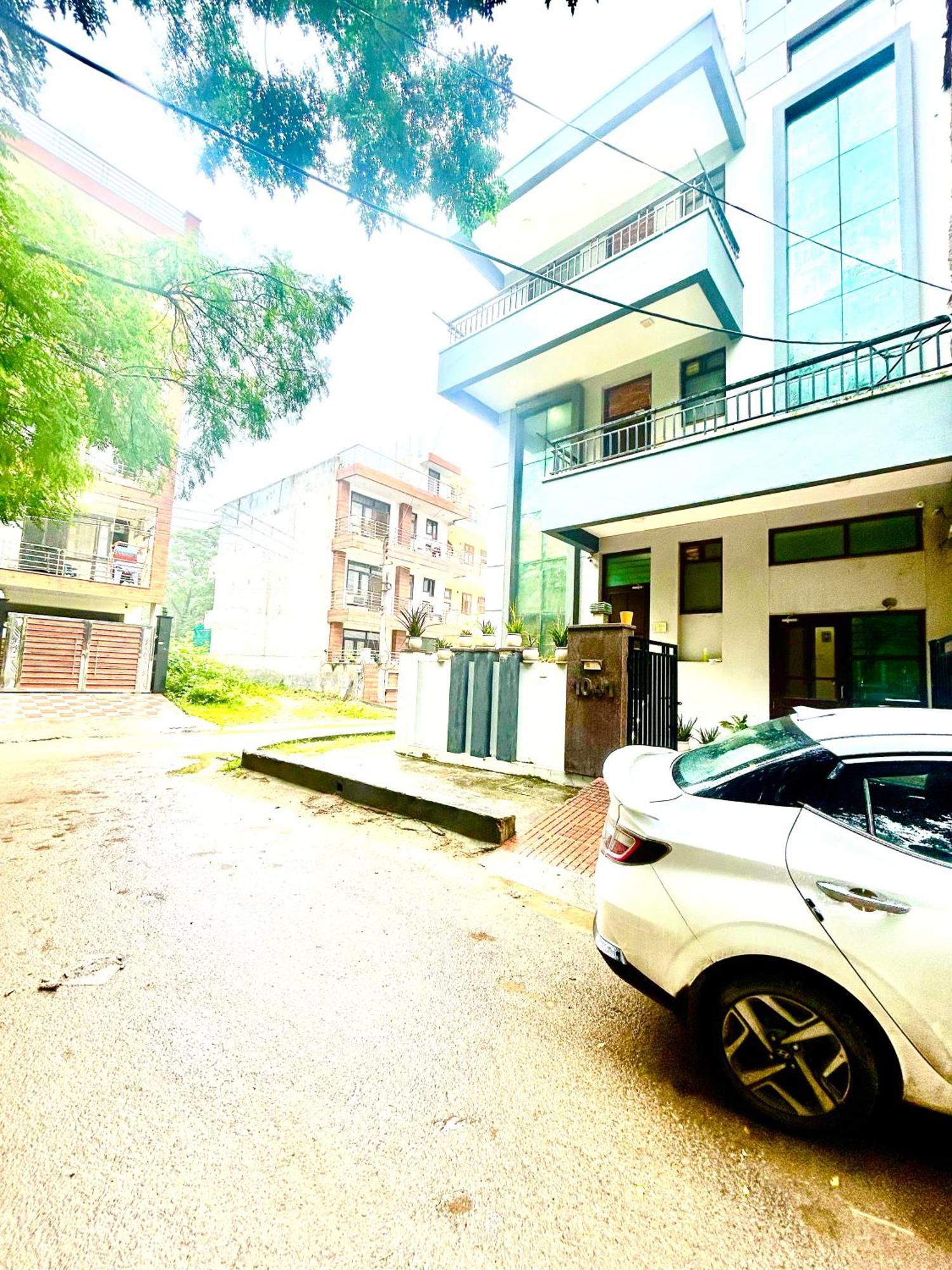 Golf Luxury * Gurgaon