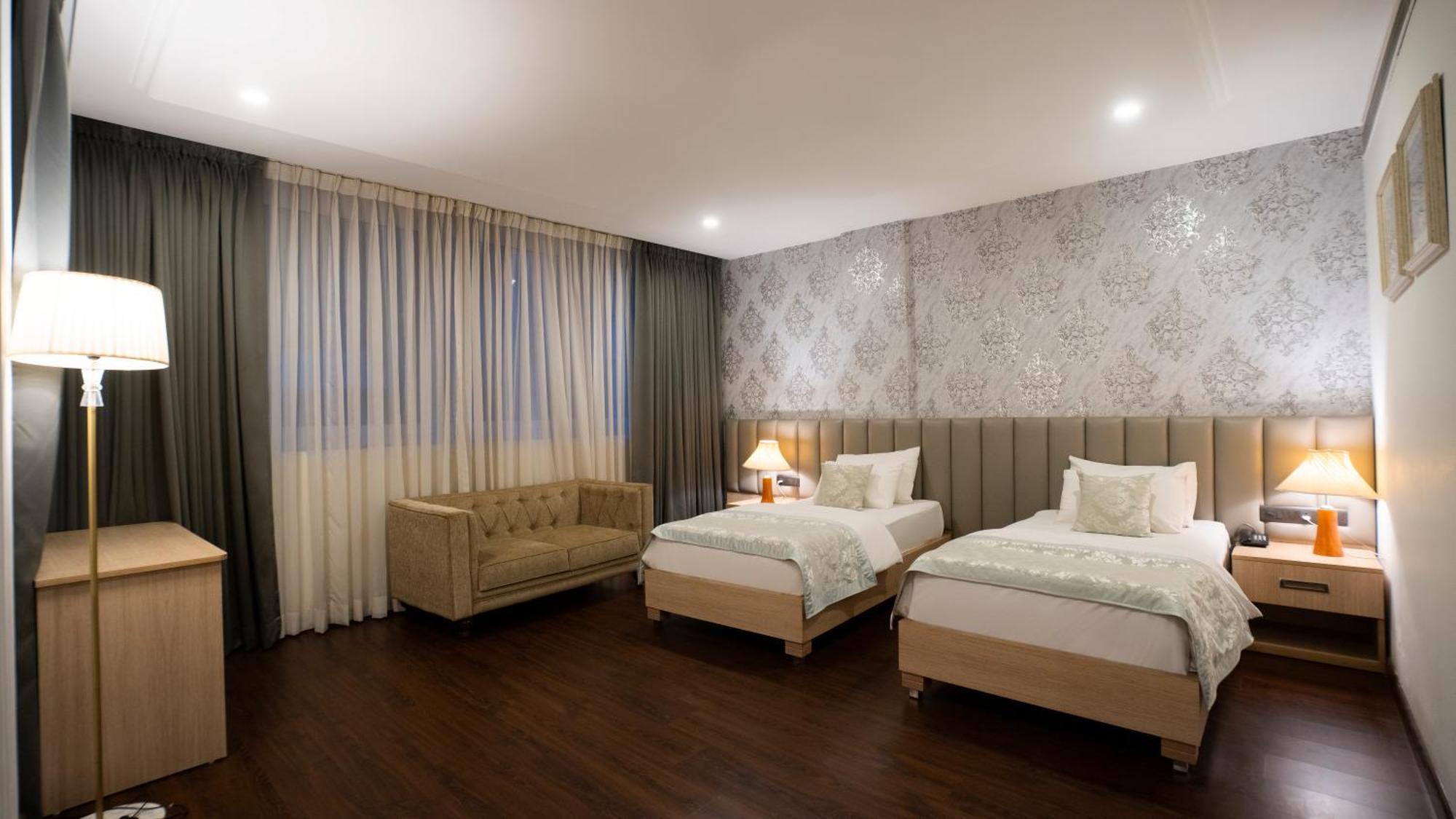 The Woodbury Hotel *