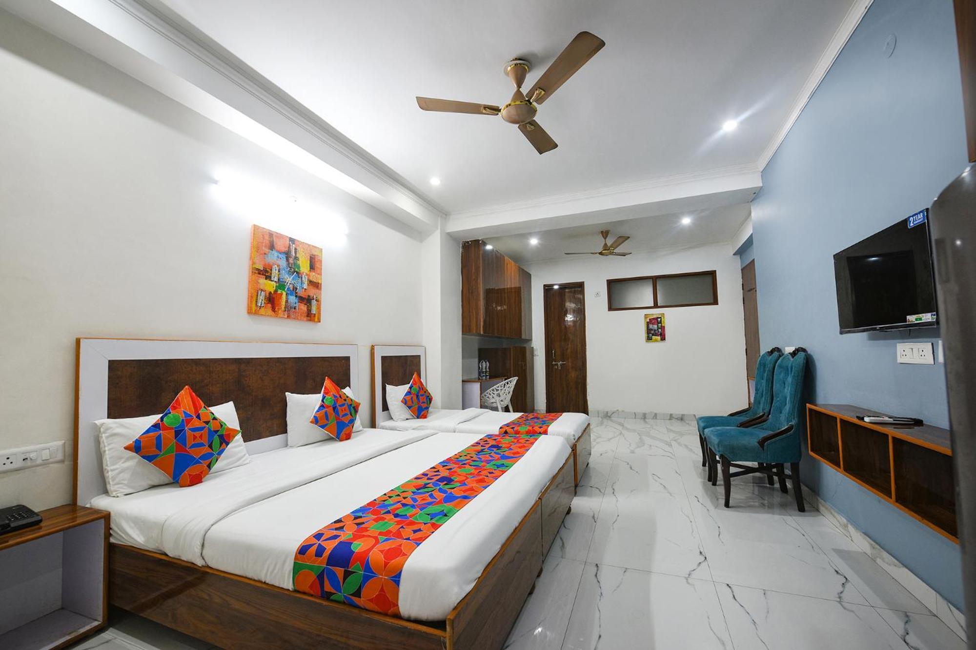 Fabhotel Wonderland *