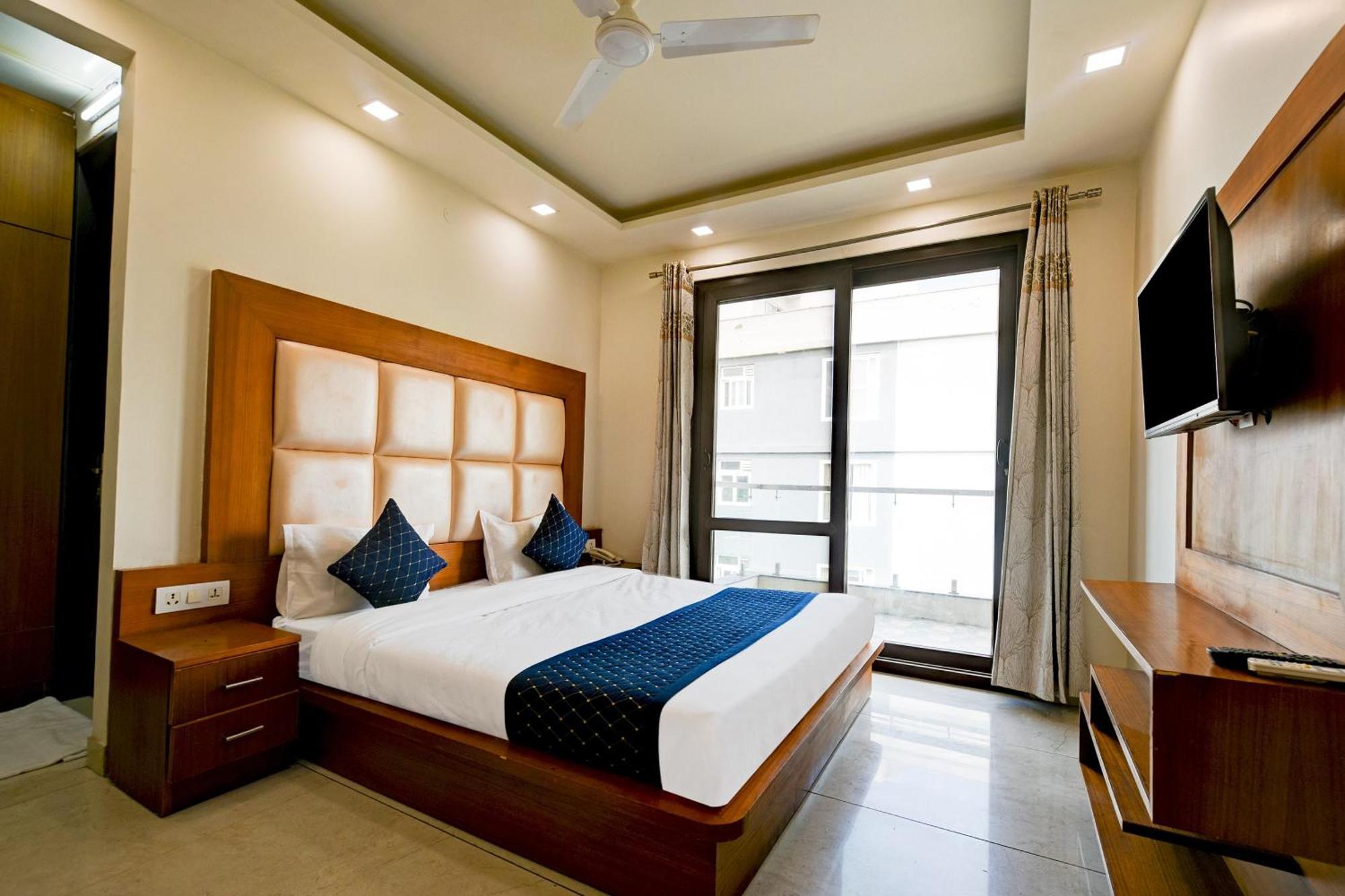 Leaf 9 Boutique, Near Golf Course Road And Galleria Market Hotel
