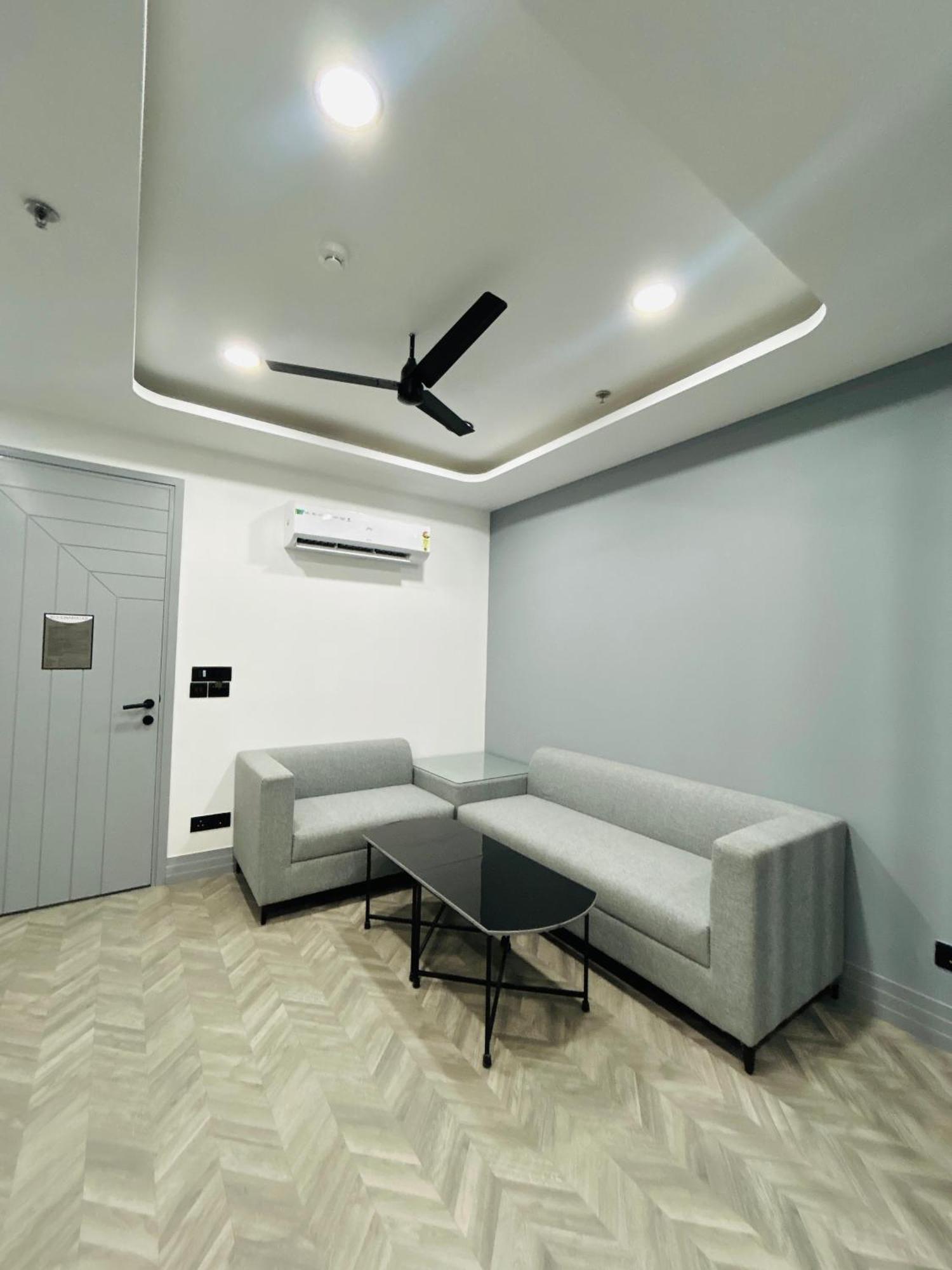 Hotel Bedchambers Serviced Apartment, Golf Course,